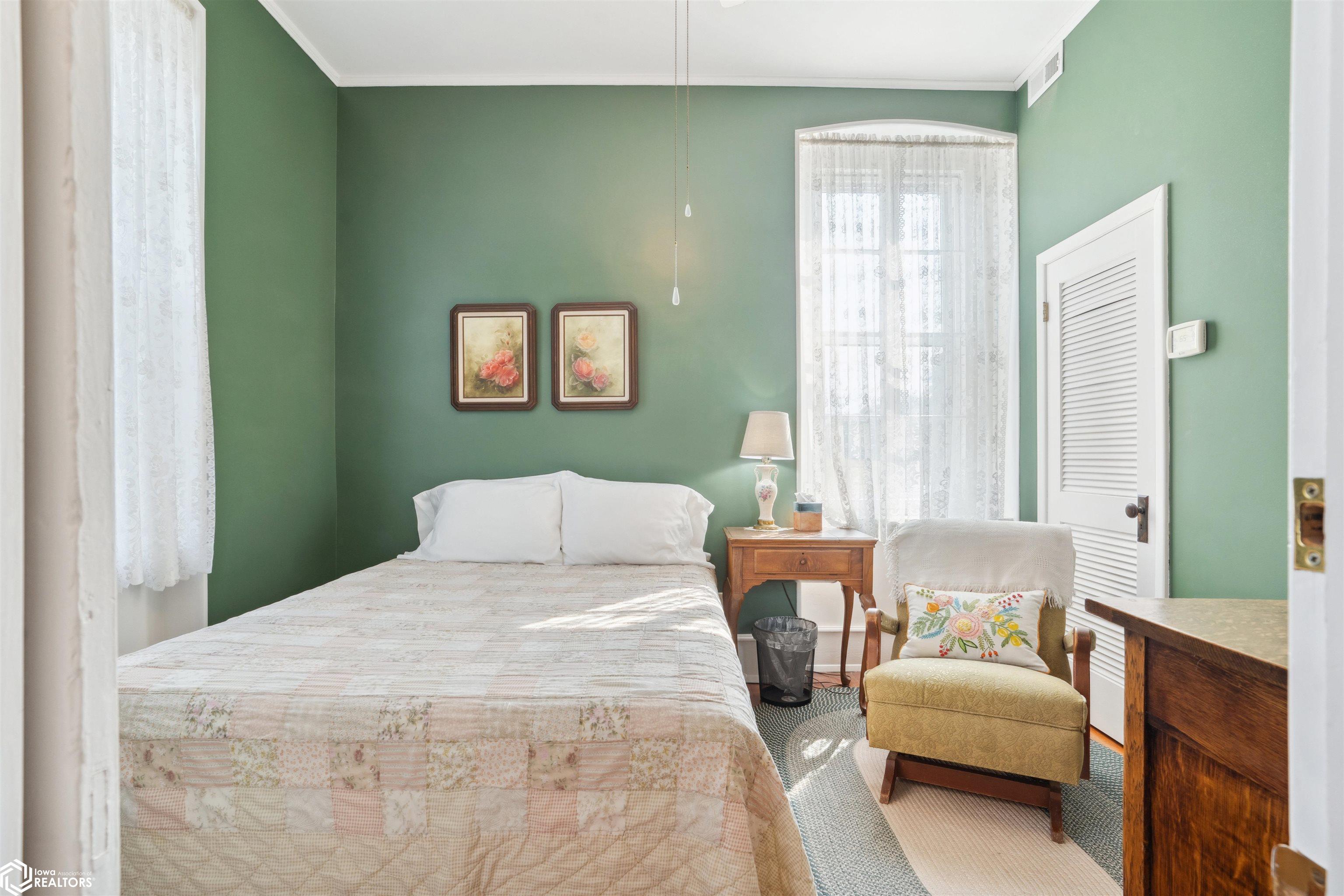 Dallas City, Illinois, 62330, United States, 8 Bedrooms Bedrooms, ,7 BathroomsBathrooms,Residential,For Sale,1980104