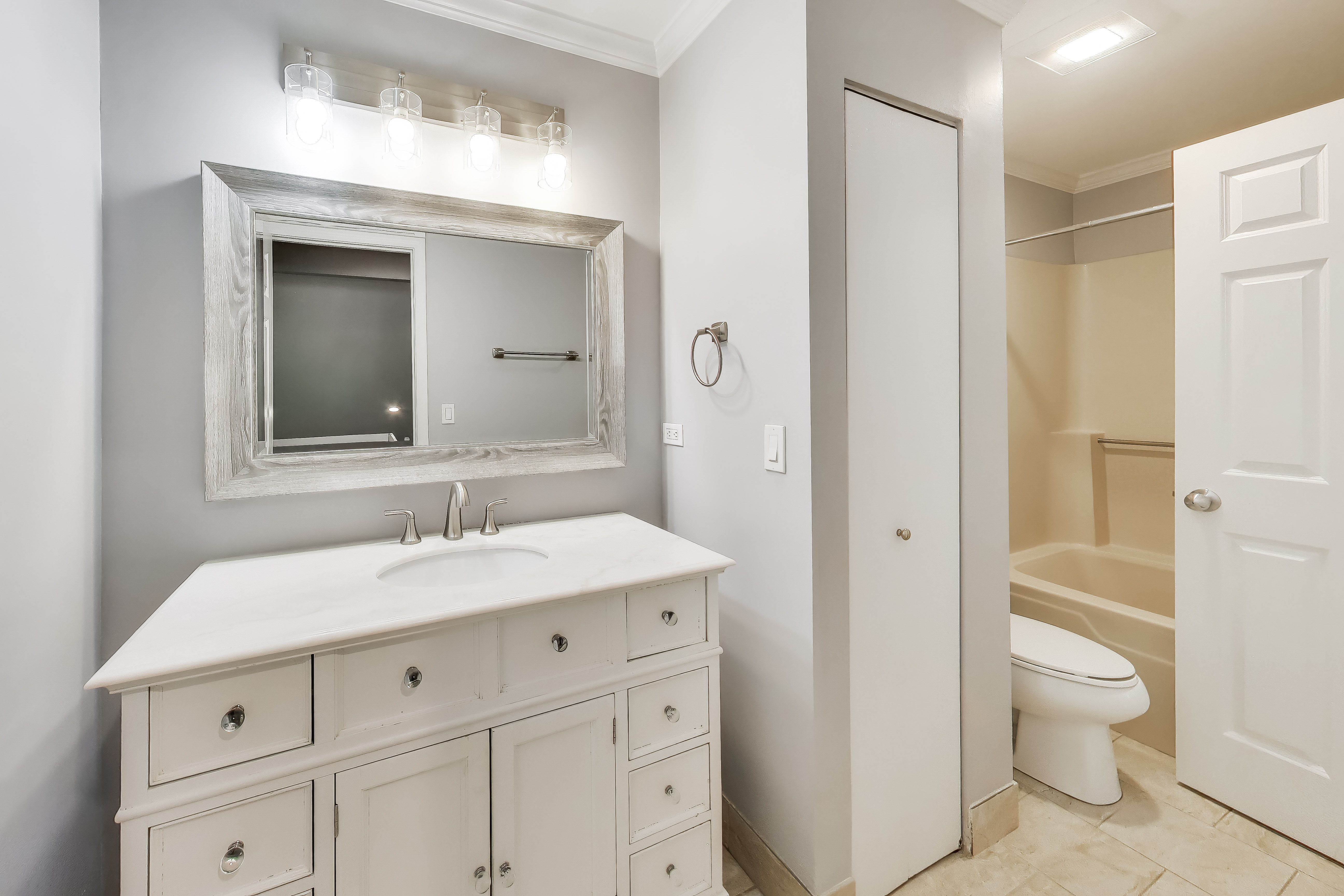  Fully Upgraded Townhome in the Highly Sought after Knollwood Subdivision - 物件實景