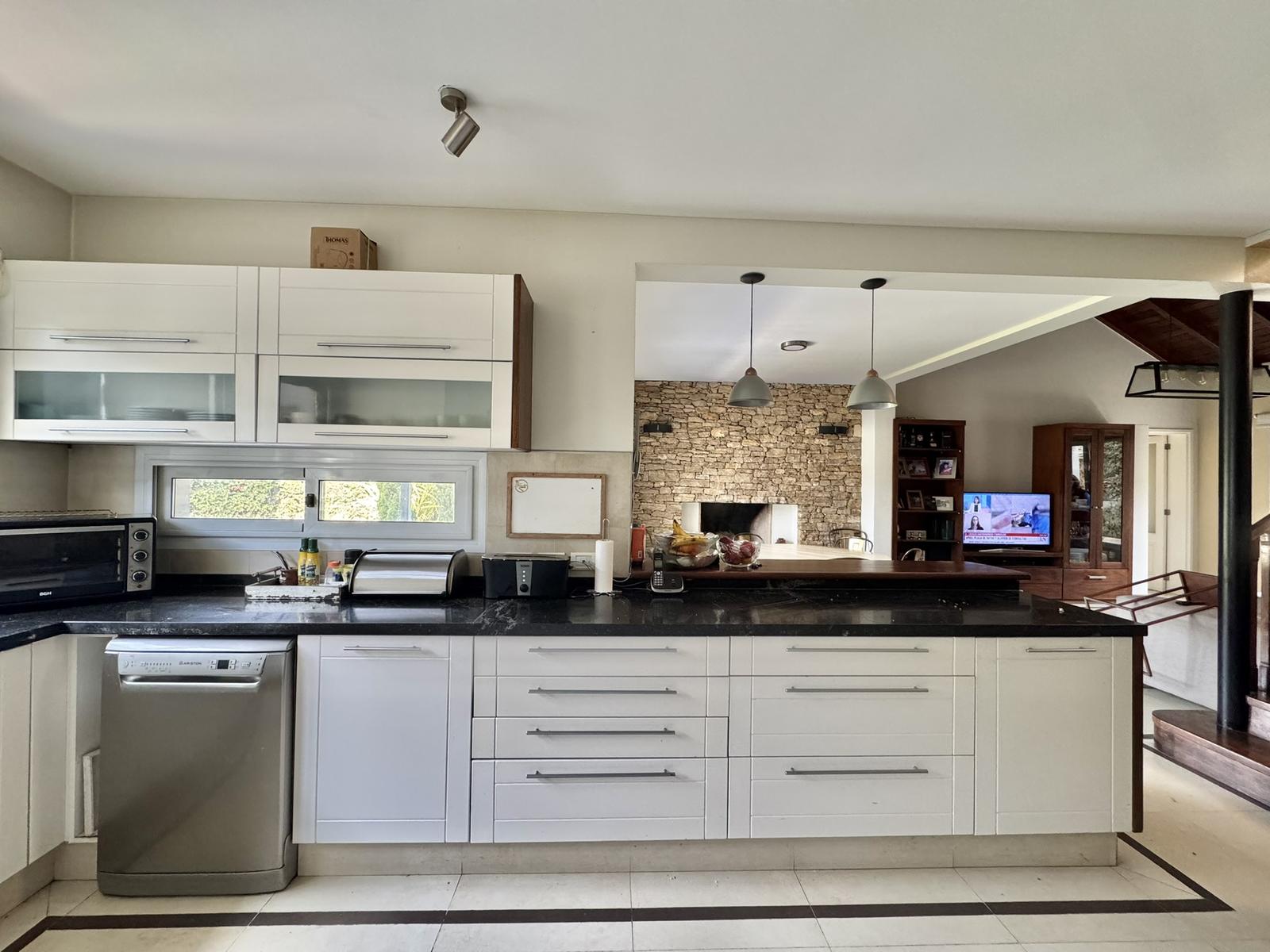 Godoy Cruz, AR-M, AR, 5 Bedrooms Bedrooms, ,4 BathroomsBathrooms,Residential,For Sale,1961859