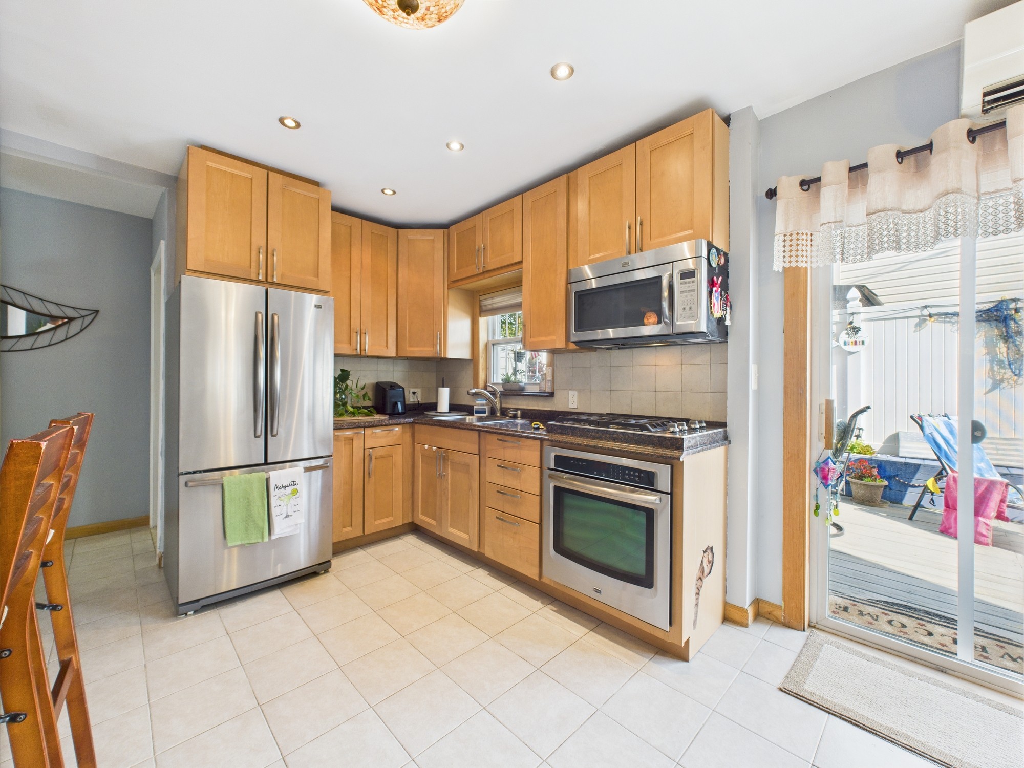 Bronx, New York, 10465, United States, 3 Bedrooms Bedrooms, ,3 BathroomsBathrooms,Residential,For Sale,1895148