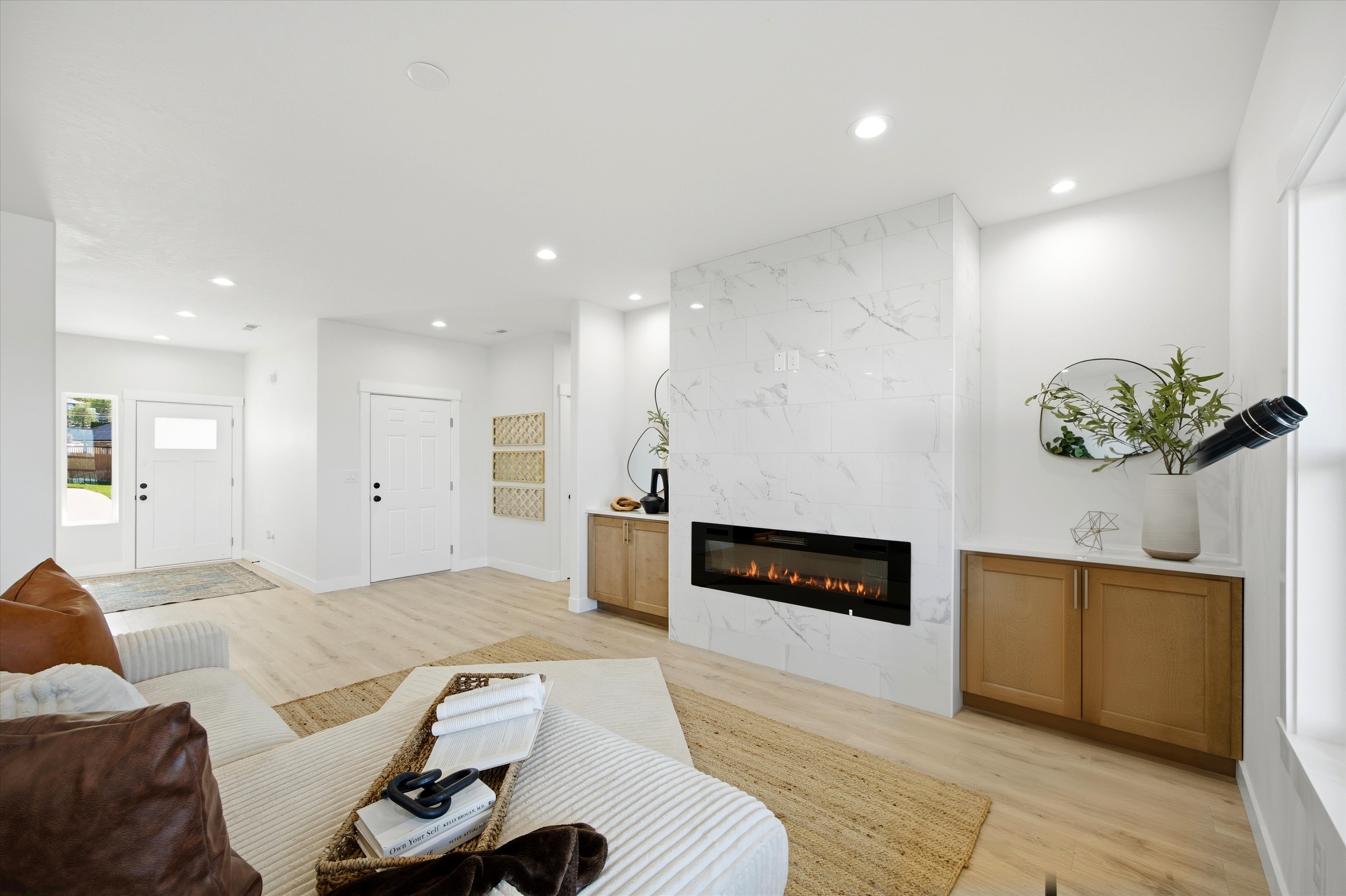  New 5-Bed Home w/ Daylight Basement & 3-Car Garage - 物件實景