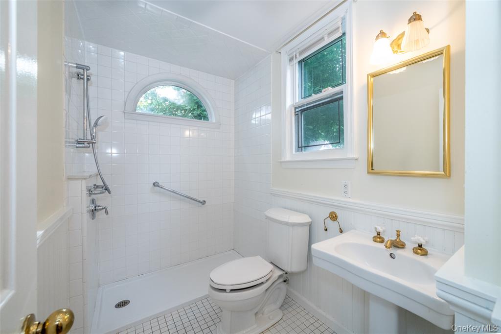 New Rochelle, New York, 10801, United States, 5 Bedrooms Bedrooms, ,4 BathroomsBathrooms,Residential,For Sale,2048483
