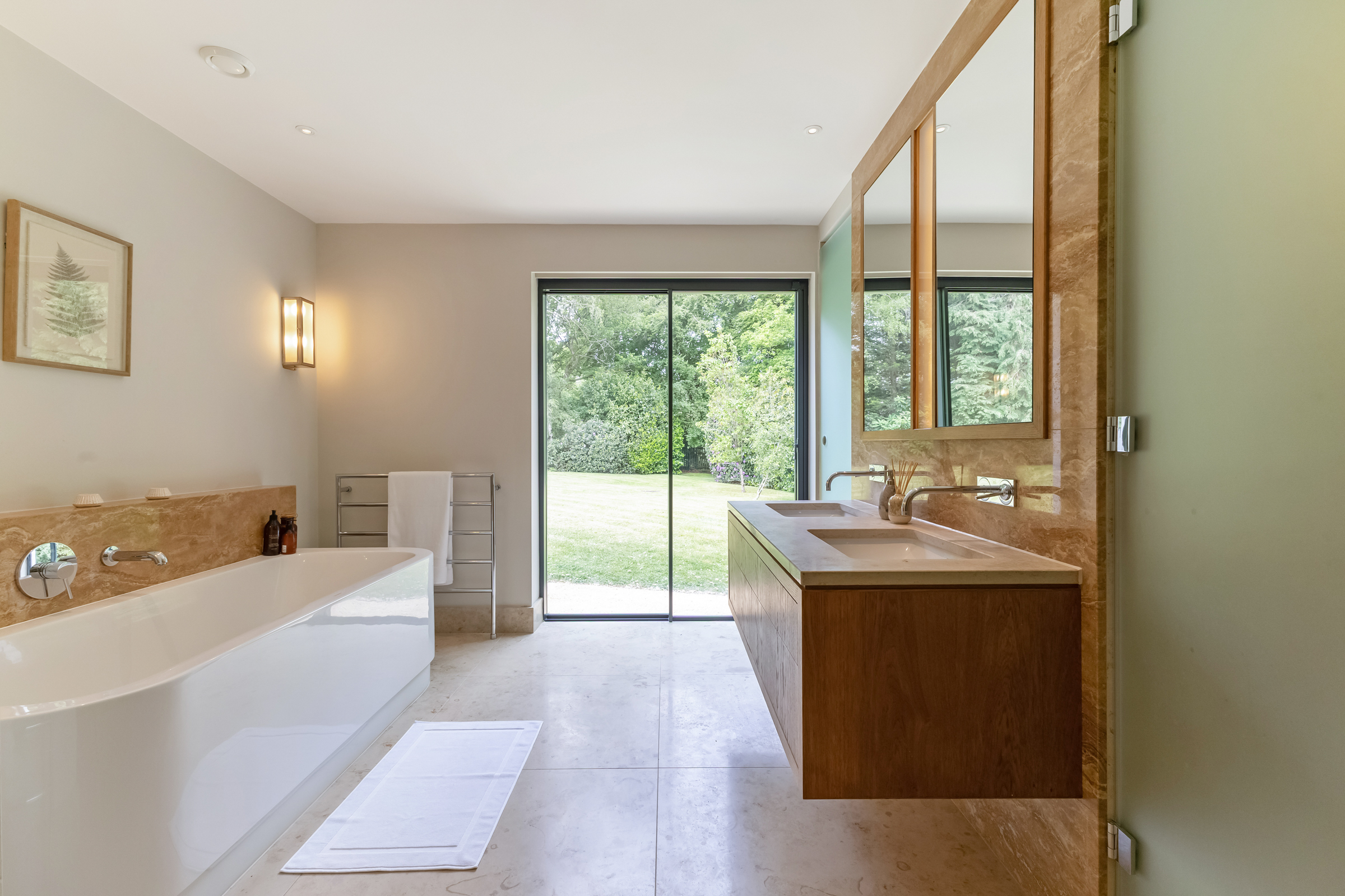  A Contemporary Five-Bedroom House with direct access onto Wentworth golf course - 物件實景