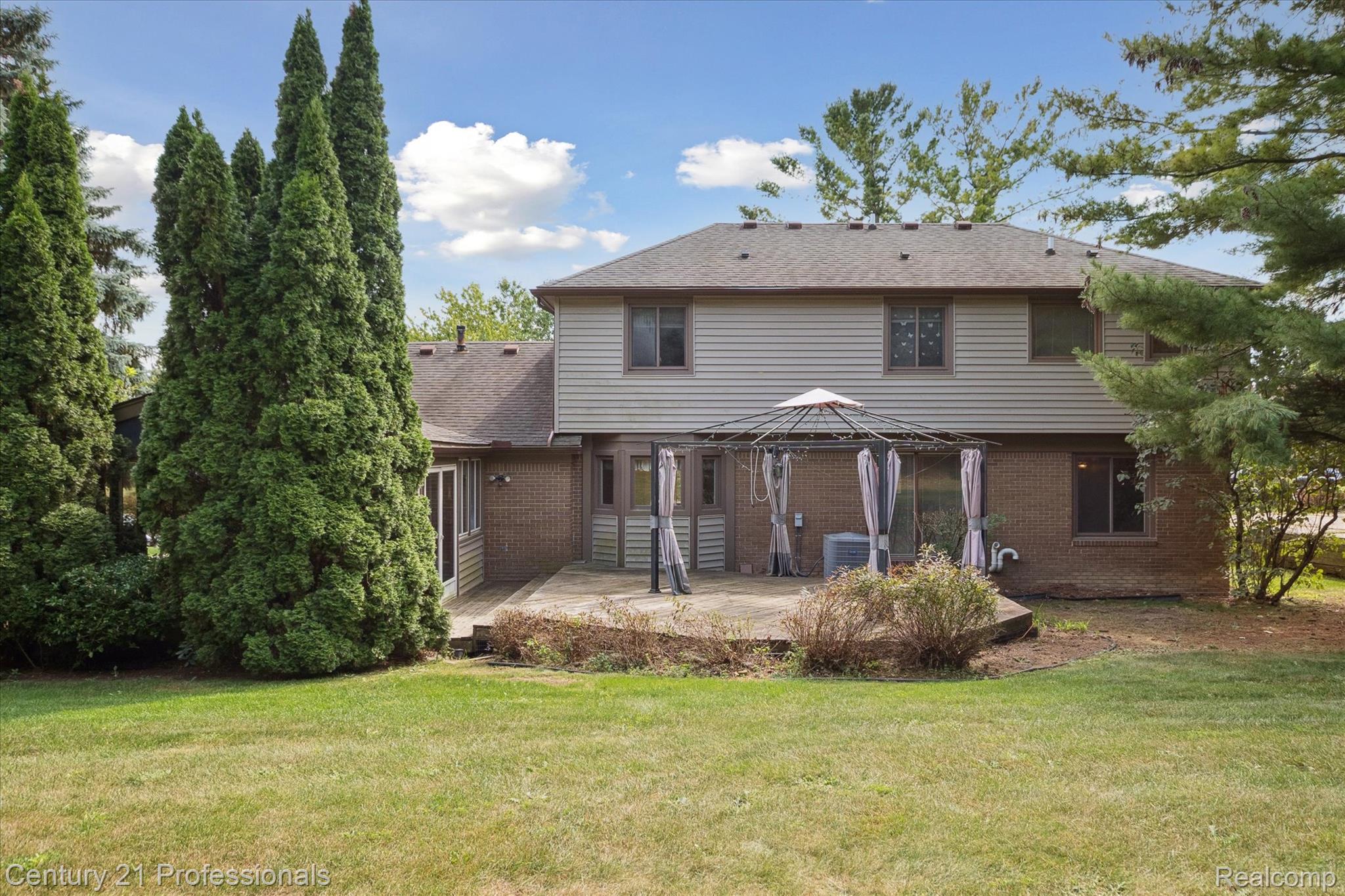 Northville, Michigan, 48167, United States, 4 Bedrooms Bedrooms, ,3 BathroomsBathrooms,Residential,For Sale,1980855