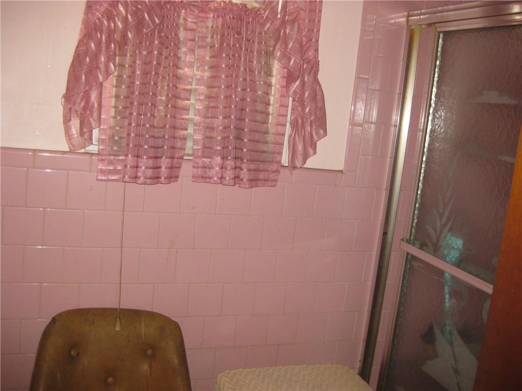 Middletown, Rhode Island, 02842, United States, 4 Bedrooms Bedrooms, ,2 BathroomsBathrooms,Residential,For Sale,1984430