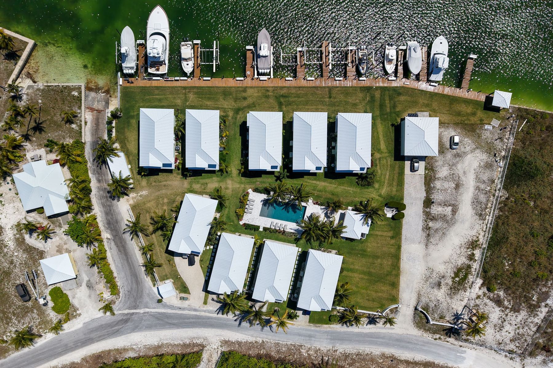  Modern Waterfront Home with Private Dock - 物件實景
