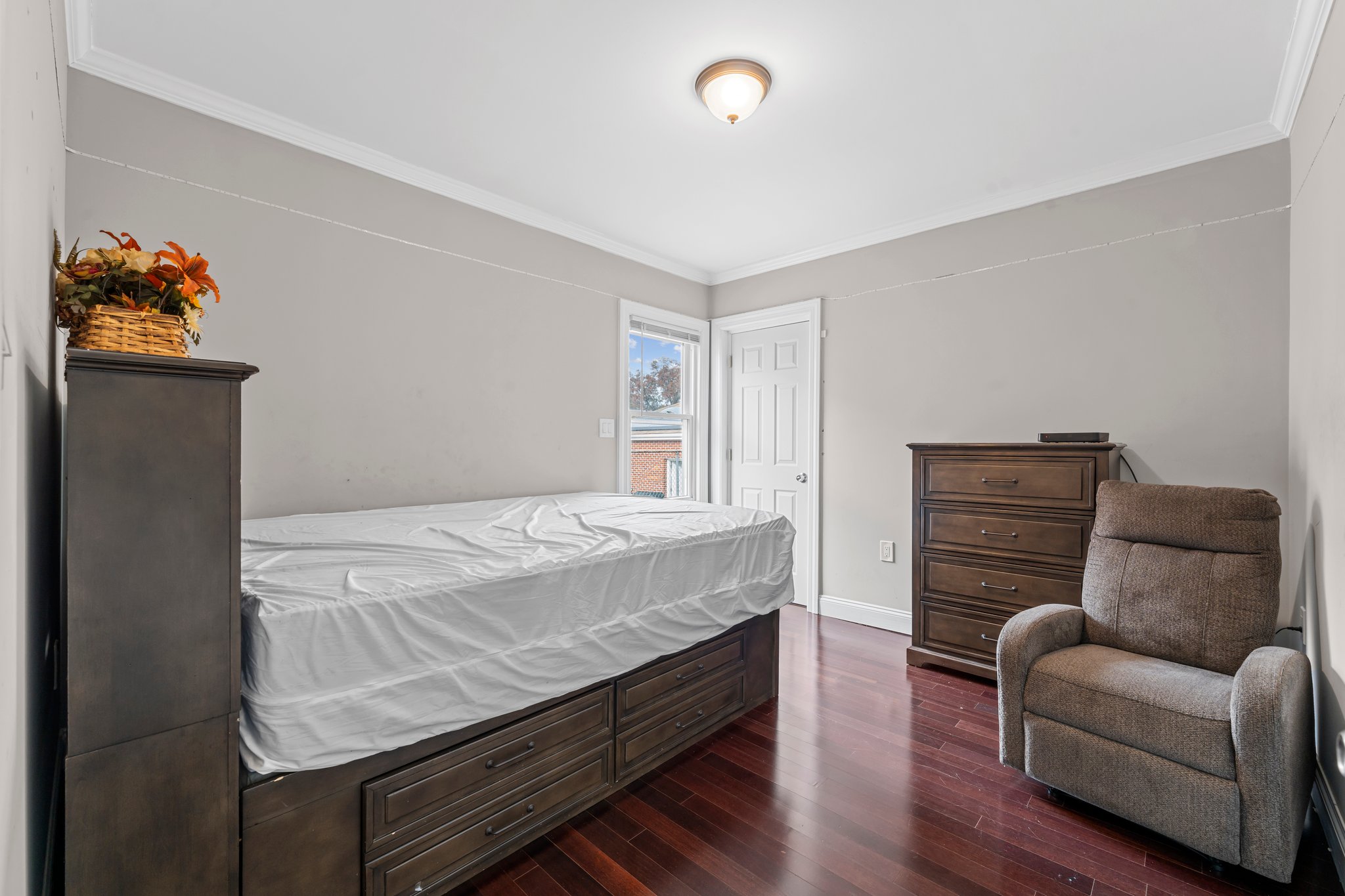 Valley Stream, New York, 11580, United States, 4 Bedrooms Bedrooms, ,3 BathroomsBathrooms,Residential,For Sale,1935482