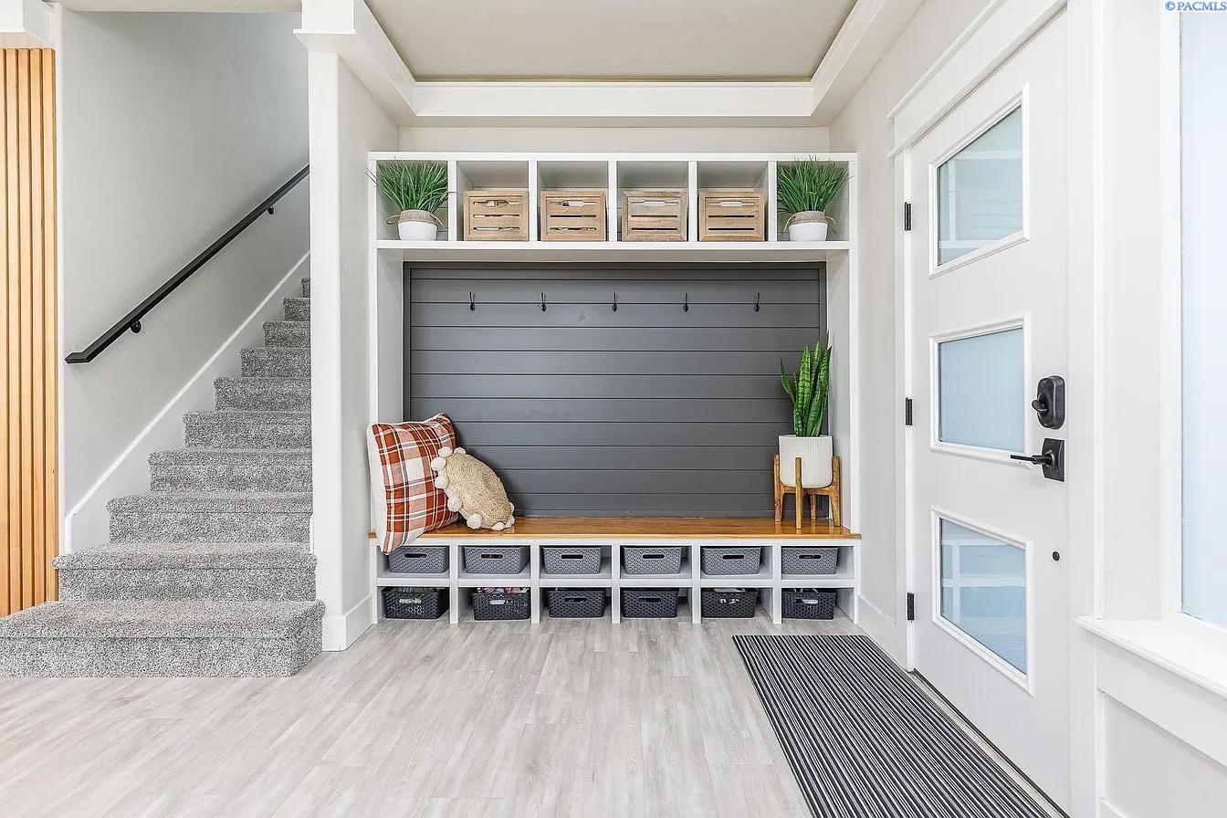 Kennewick, Washington, 99336, United States, 7 Bedrooms Bedrooms, ,7 BathroomsBathrooms,Residential,For Sale,1990805