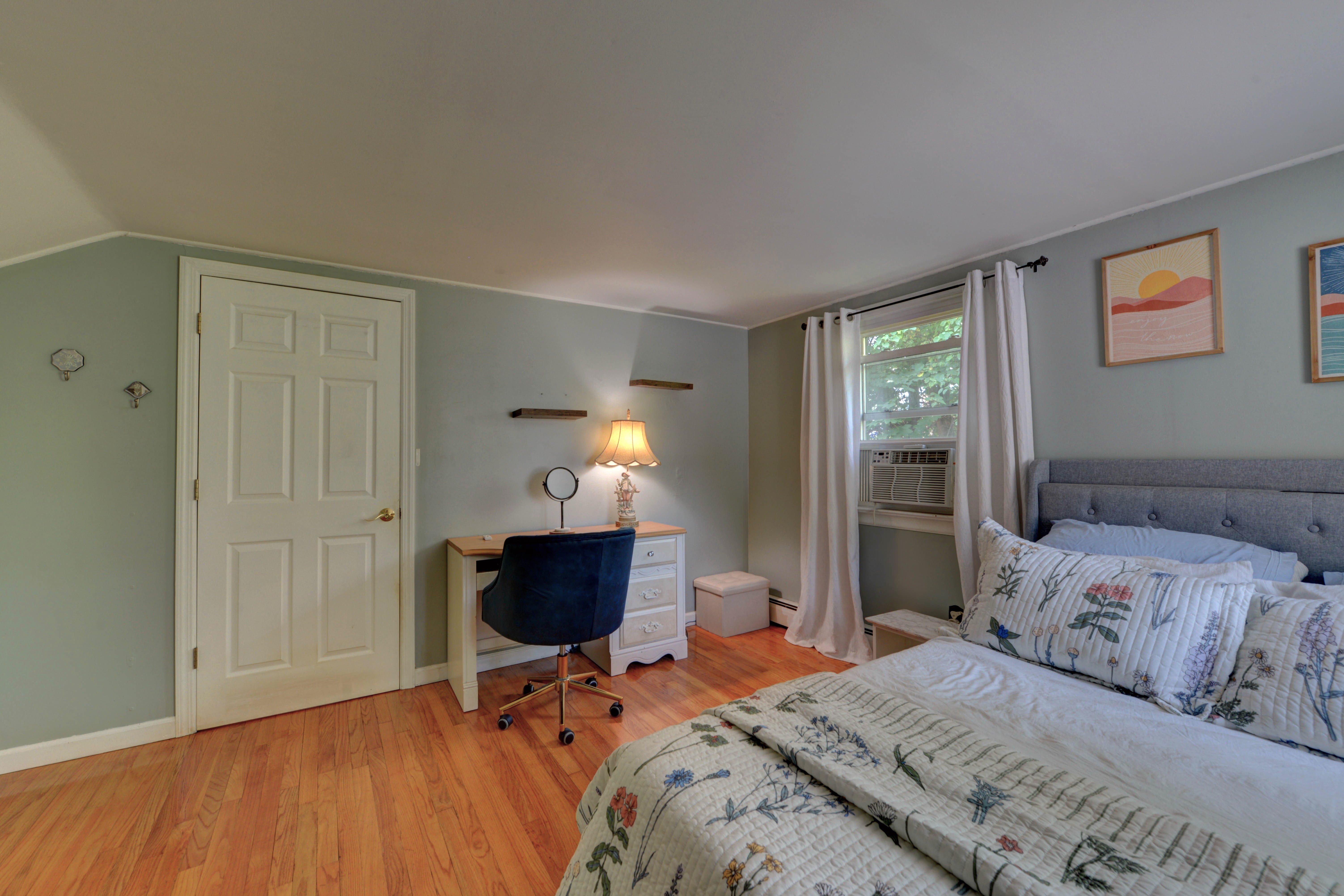 Mahwah, New Jersey, 07430, United States, 4 Bedrooms Bedrooms, ,2 BathroomsBathrooms,Residential,For Sale,1931403
