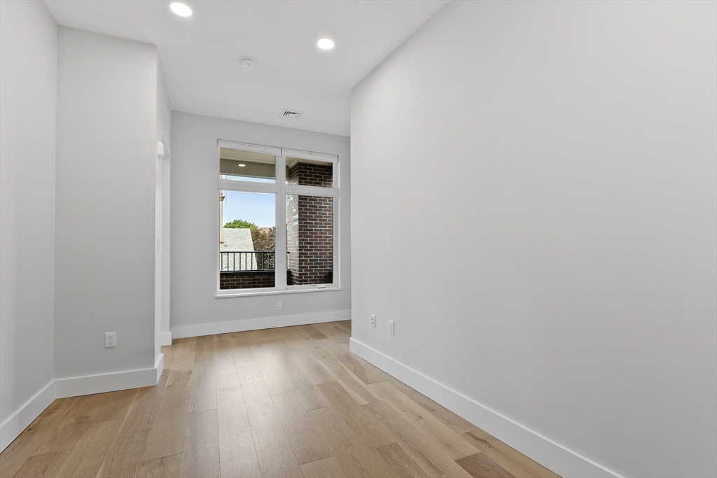 Somerville, Massachusetts, 02143, United States, 2 Bedrooms Bedrooms, ,2 BathroomsBathrooms,Residential,For Sale,1737786