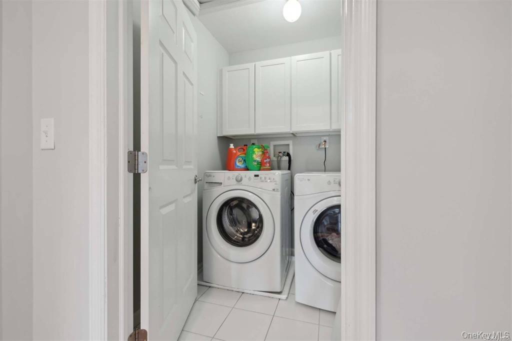 Eastport, New York, 11941, United States, 4 Bedrooms Bedrooms, ,3 BathroomsBathrooms,Residential,For Sale,1987565