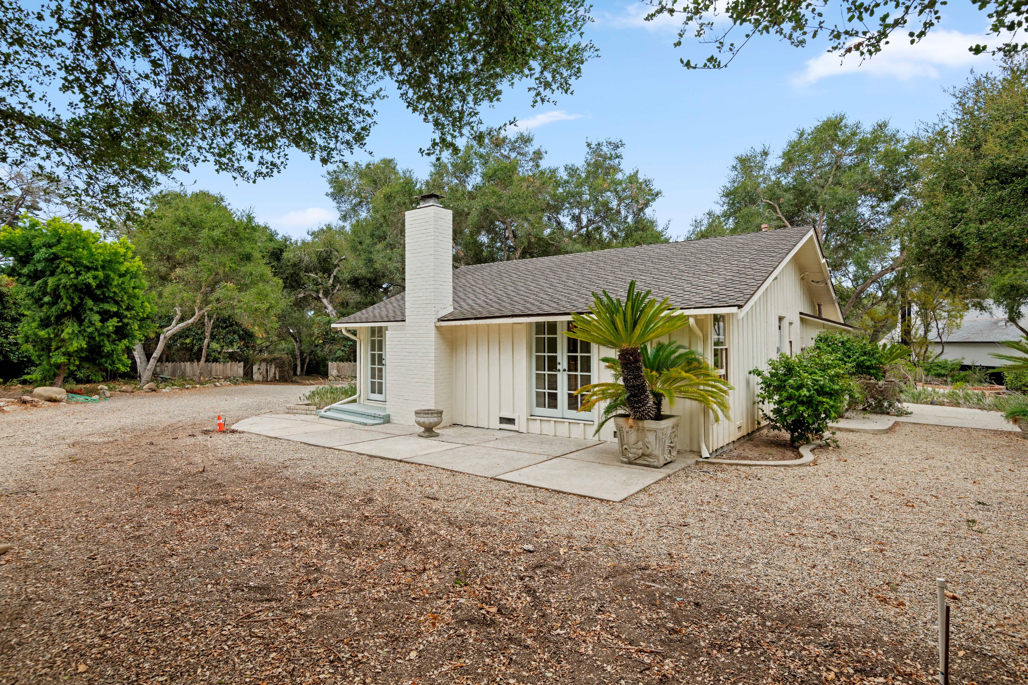  Secluded Montecito Flag-Lot Fixer - 物件實景