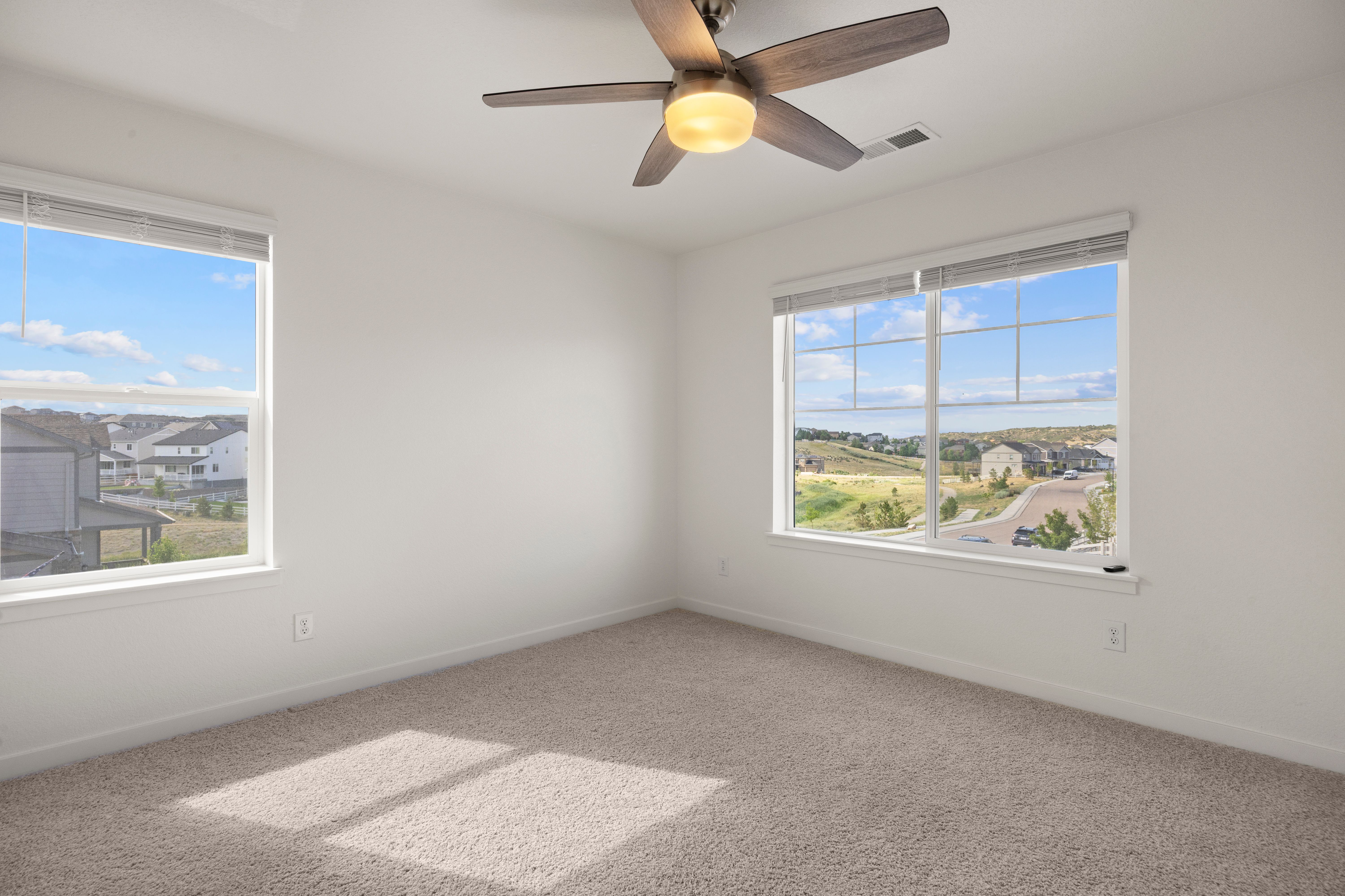  Perfect Blend of Modern Style, Functionality, and Mesa Views - 物件實景
