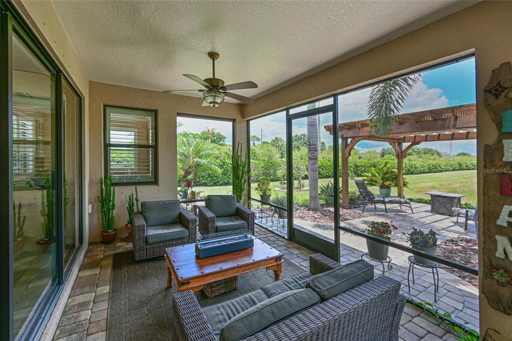 Bradenton, Florida, 34212, United States, 2 Bedrooms Bedrooms, ,2 BathroomsBathrooms,Residential,For Sale,1948137