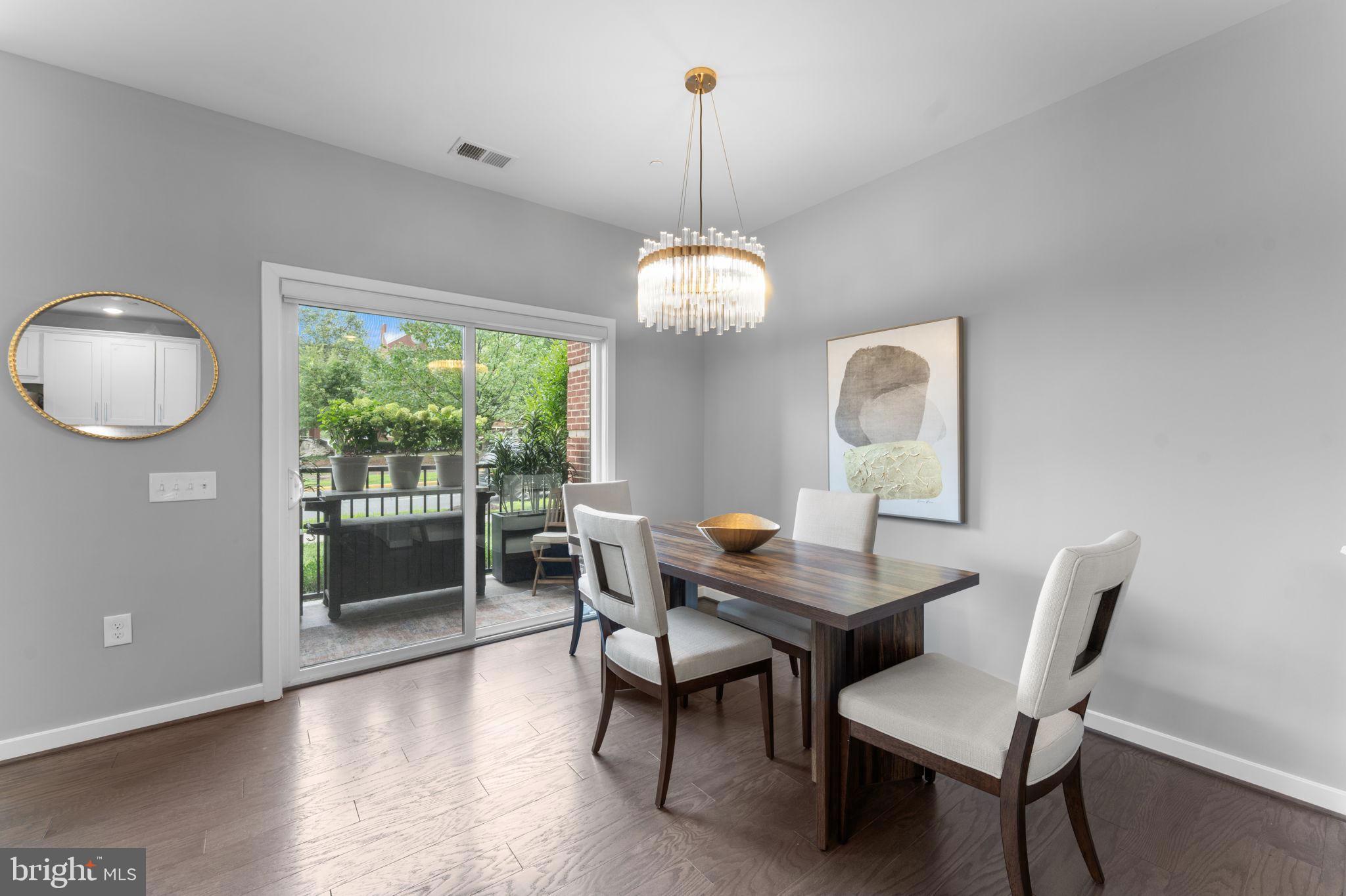Fairfax, Virginia, 22030, United States, 2 Bedrooms Bedrooms, ,2 BathroomsBathrooms,Residential,For Sale,1893335