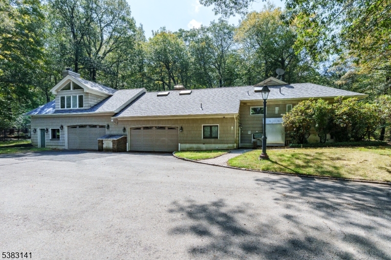 Kinnelon Boro, New Jersey, 07405, United States, 4 Bedrooms Bedrooms, ,4 BathroomsBathrooms,Residential,For Sale,1941980