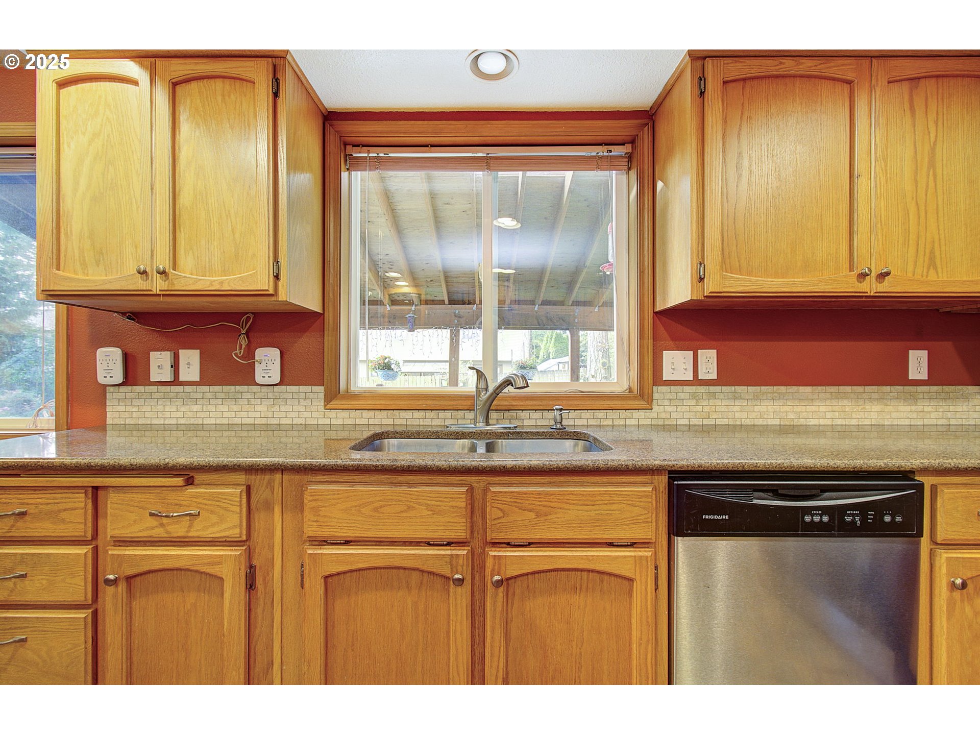 Vancouver, Washington, 98682, United States, 5 Bedrooms Bedrooms, ,2 BathroomsBathrooms,Residential,For Sale,1960413