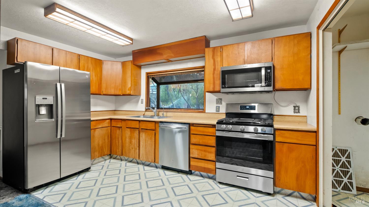 Sebastopol, California, 95472, United States, 3 Bedrooms Bedrooms, ,2 BathroomsBathrooms,Residential,For Sale,1997053