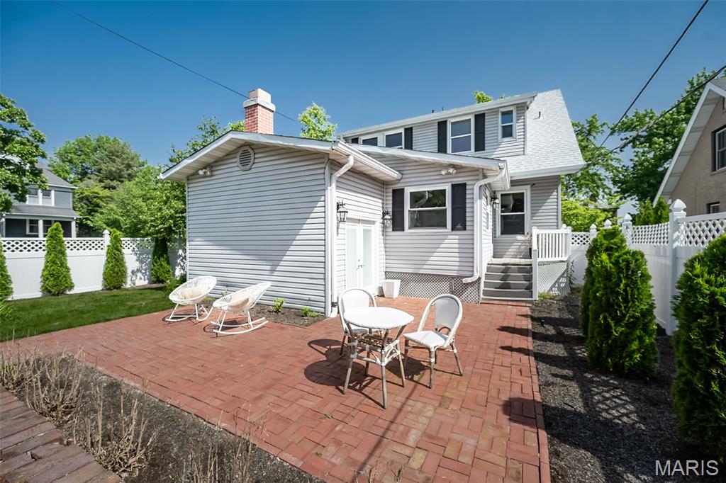 St Louis, Missouri, 63105, United States, 4 Bedrooms Bedrooms, ,4 BathroomsBathrooms,Residential,For Sale,1901233
