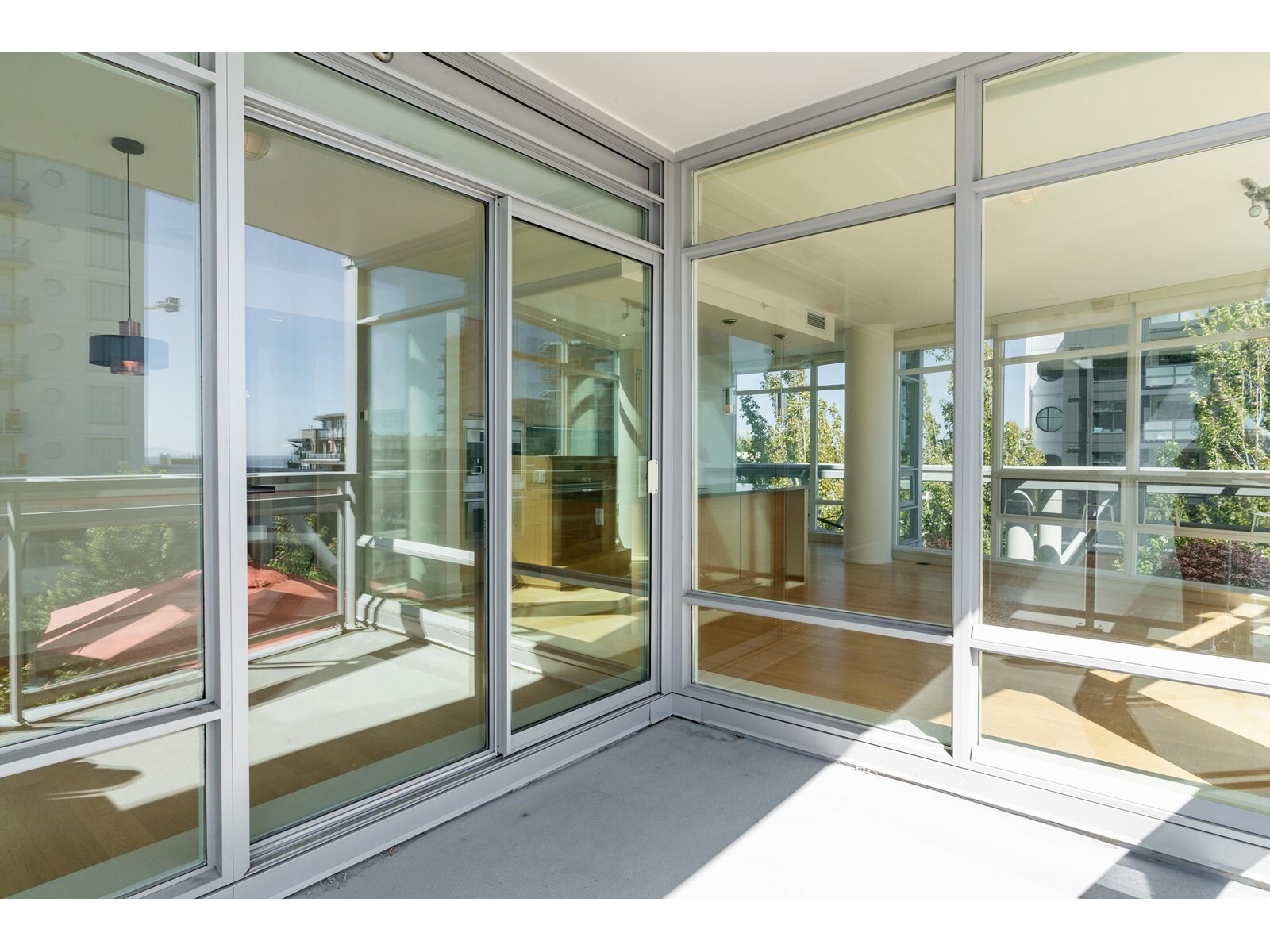 WHITE ROCK, British Columbia, V4B 0A2, CA, 2 Bedrooms Bedrooms, ,2 BathroomsBathrooms,Residential,For Sale,1947534