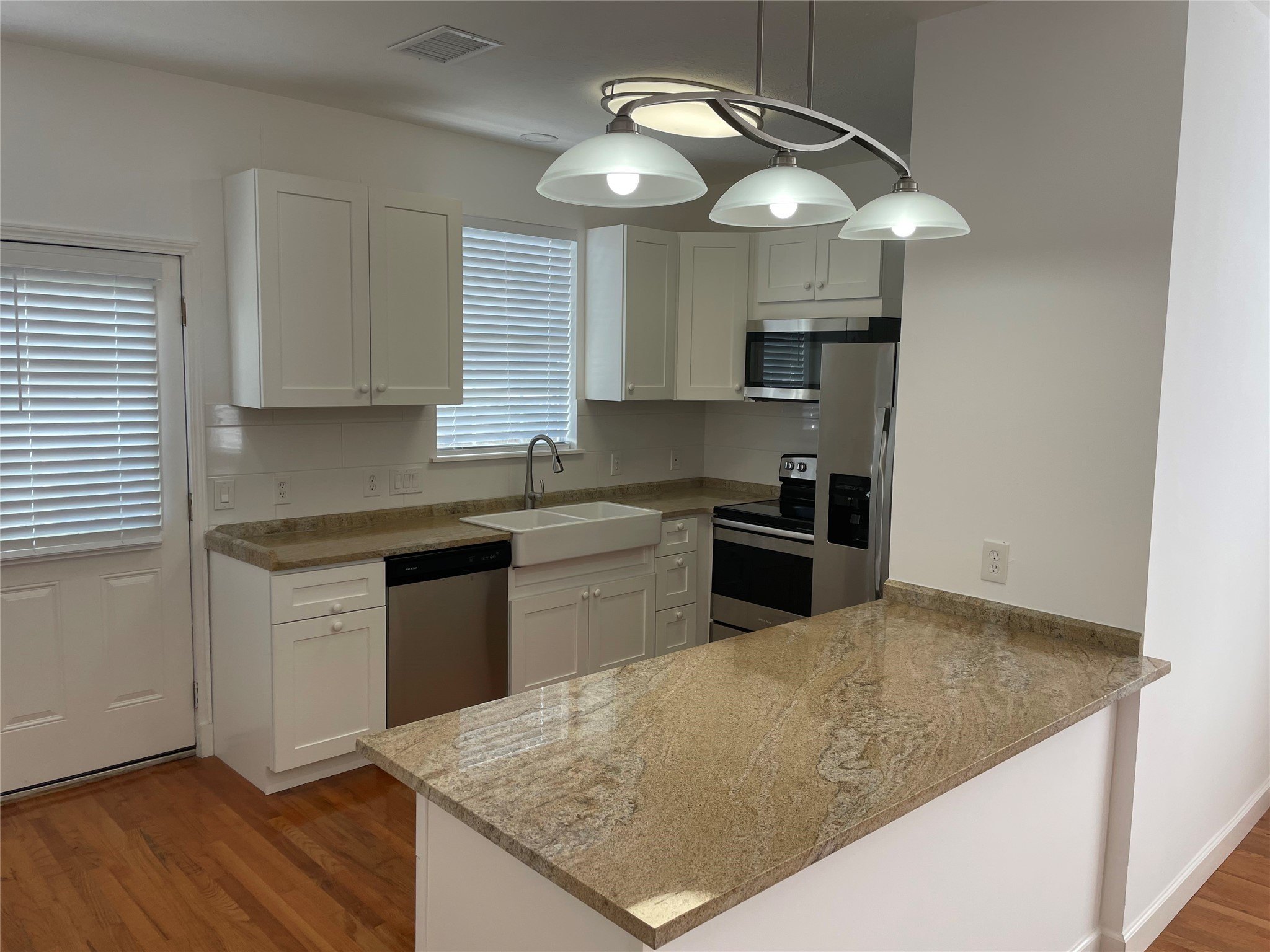 Houston, Texas, 77057, United States, 3 Bedrooms Bedrooms, ,3 BathroomsBathrooms,Residential,For Sale,1921662