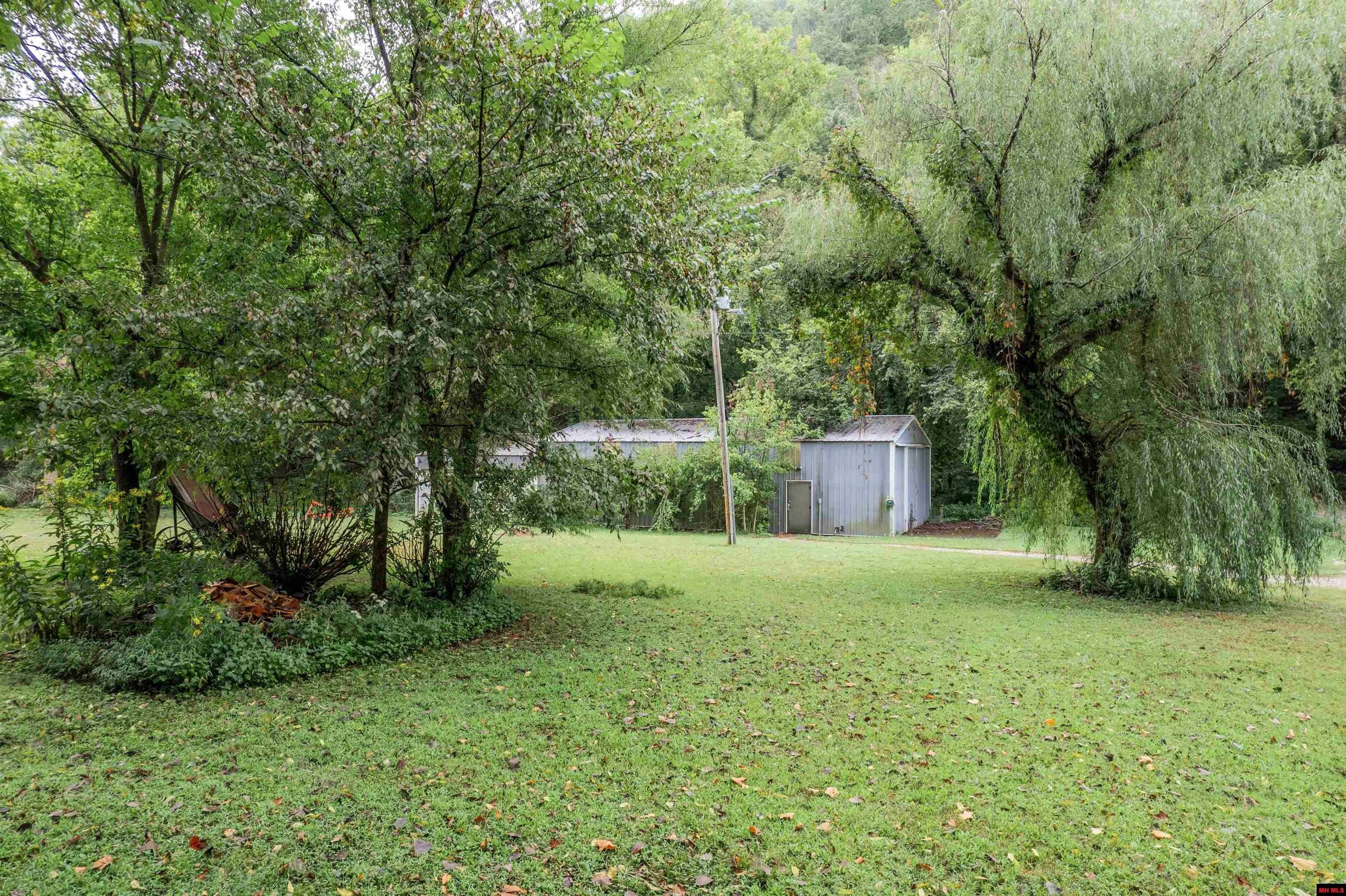 Norfork, Arkansas, 72658, United States, 4 Bedrooms Bedrooms, ,4 BathroomsBathrooms,Residential,For Sale,1976575