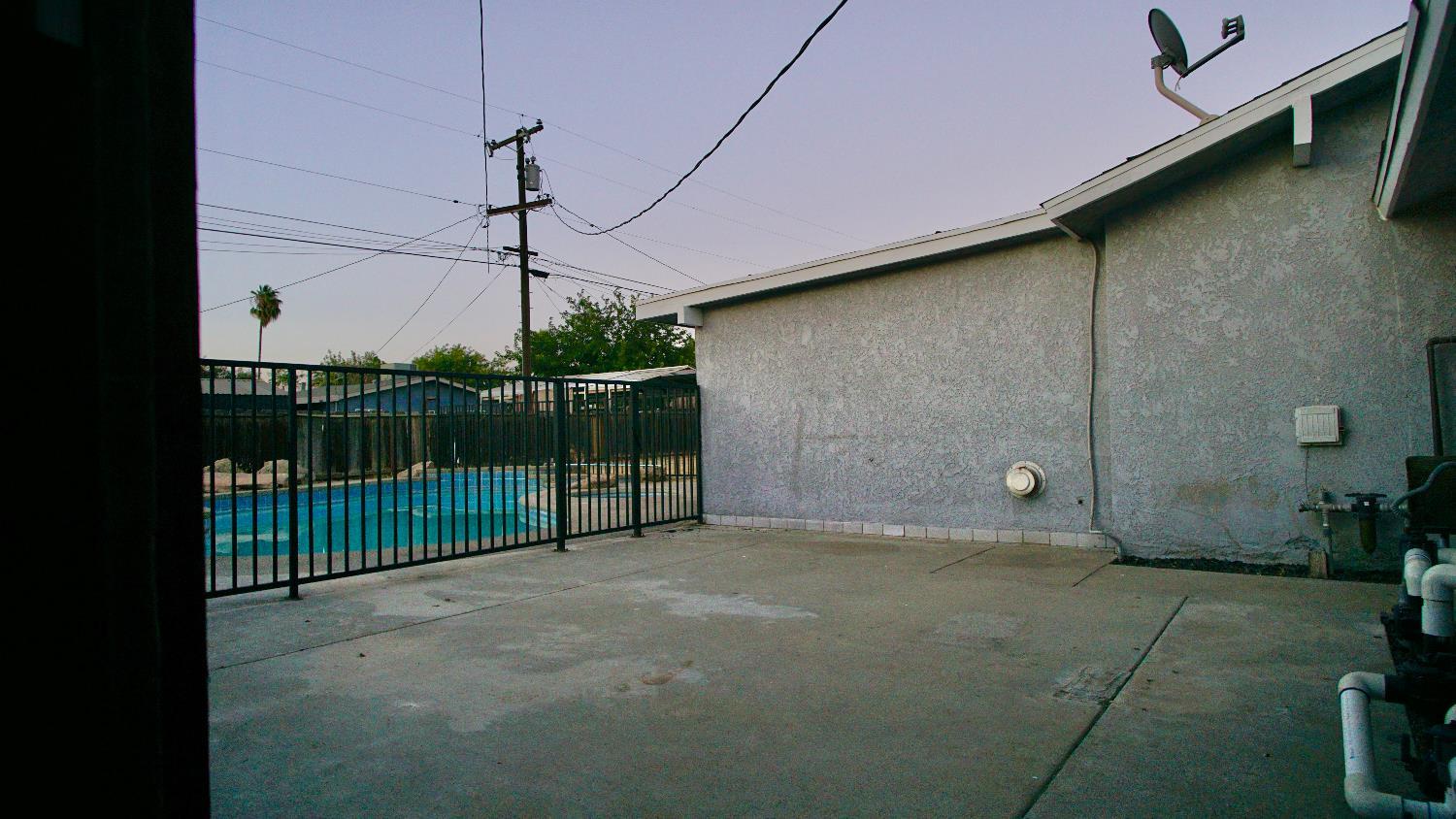 Fresno, California, 93722, United States, 4 Bedrooms Bedrooms, ,2 BathroomsBathrooms,Residential,For Sale,1943321