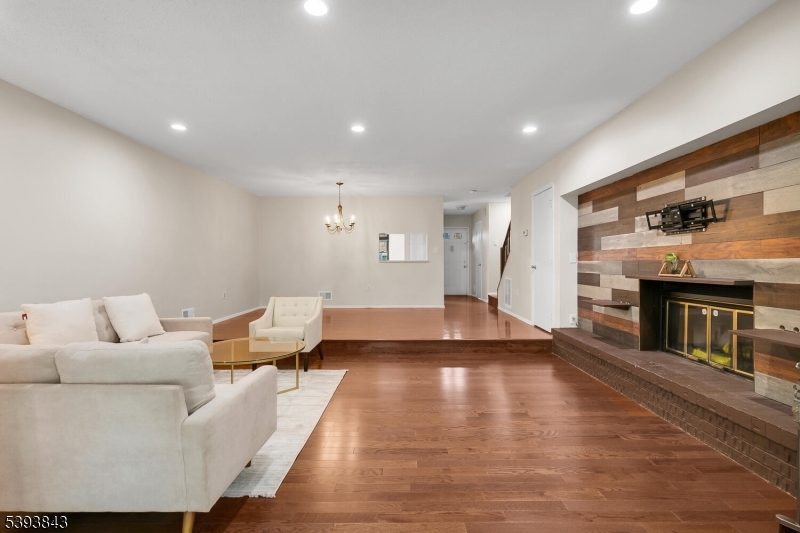 Bernards Twp., New Jersey, 07920, United States, 2 Bedrooms Bedrooms, ,3 BathroomsBathrooms,Residential,For Sale,1972655