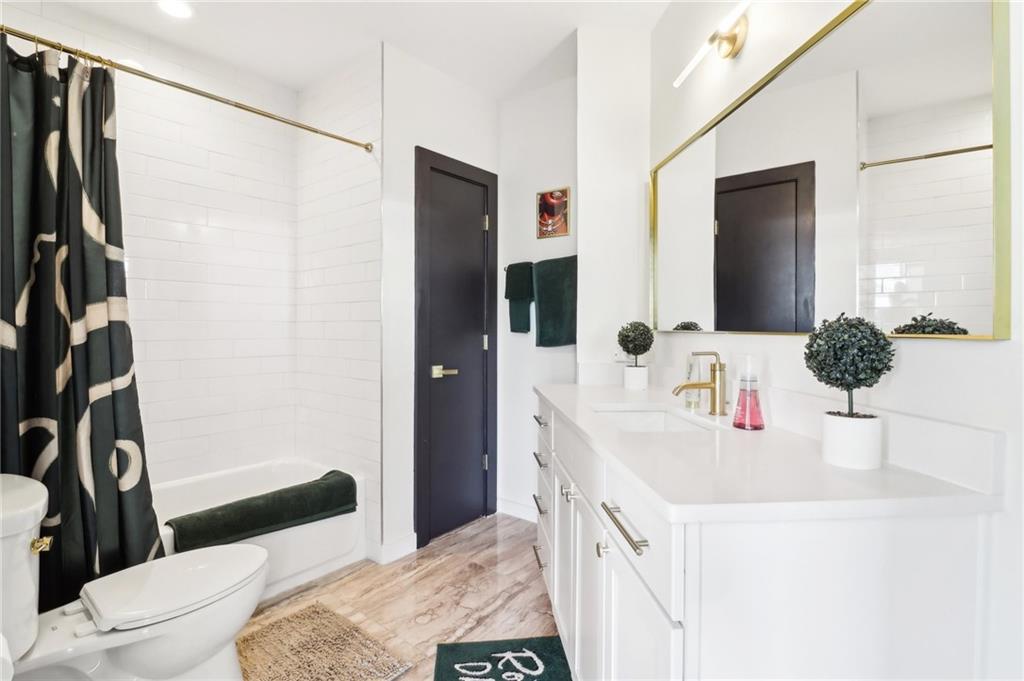 Atlanta, Georgia, 30363, United States, 3 Bedrooms Bedrooms, ,3 BathroomsBathrooms,Residential,For Sale,1919749