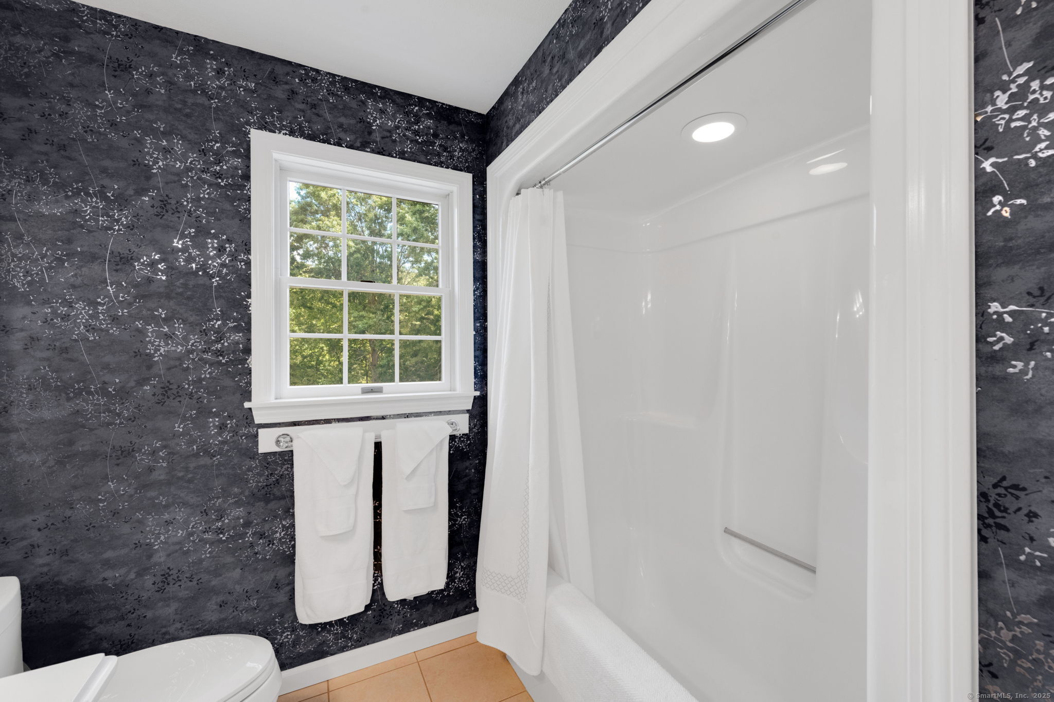 Suffield, Connecticut, 06078, United States, 4 Bedrooms Bedrooms, ,3 BathroomsBathrooms,Residential,For Sale,1927019