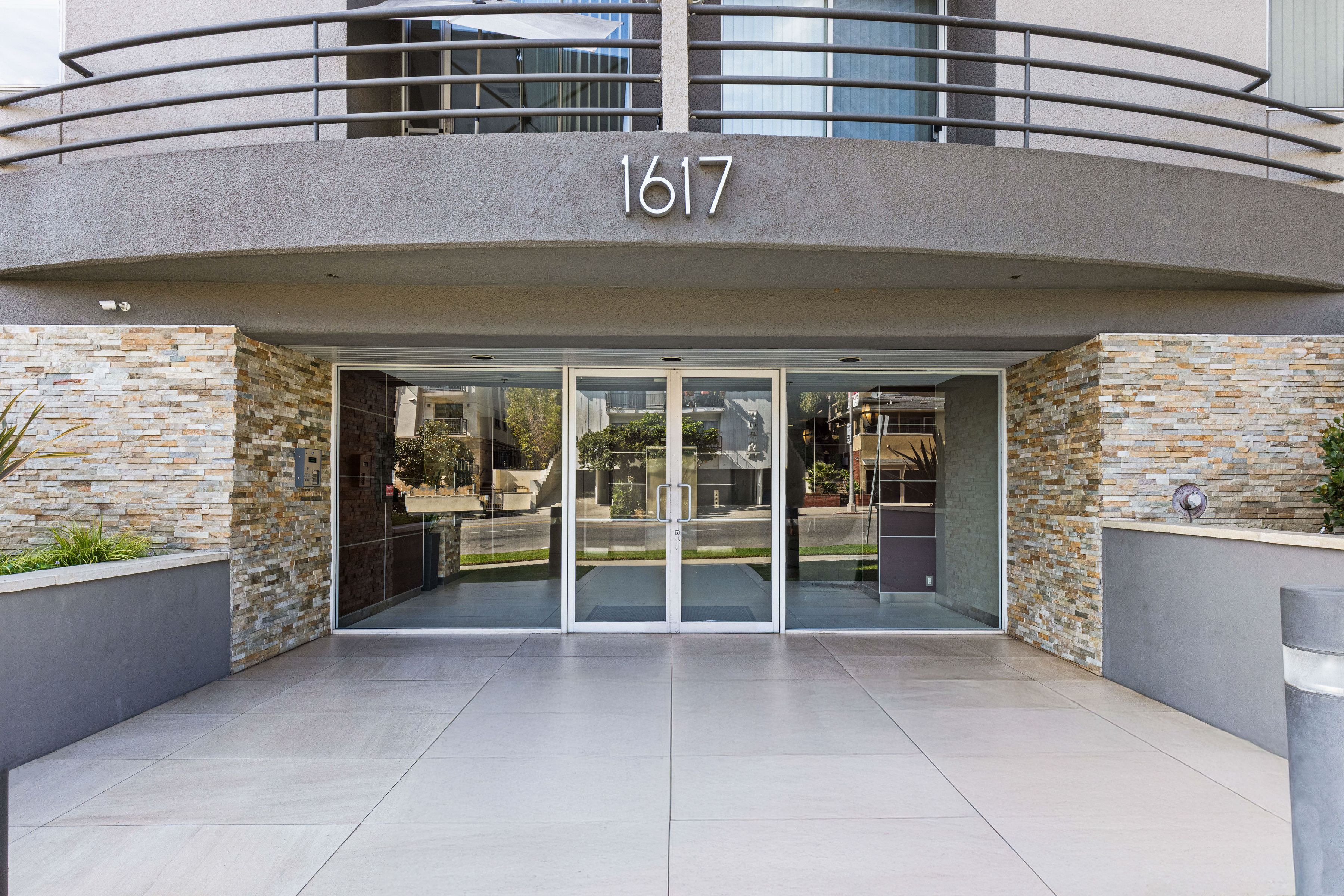  1617 S Beverly Glen Blvd - 物件實景