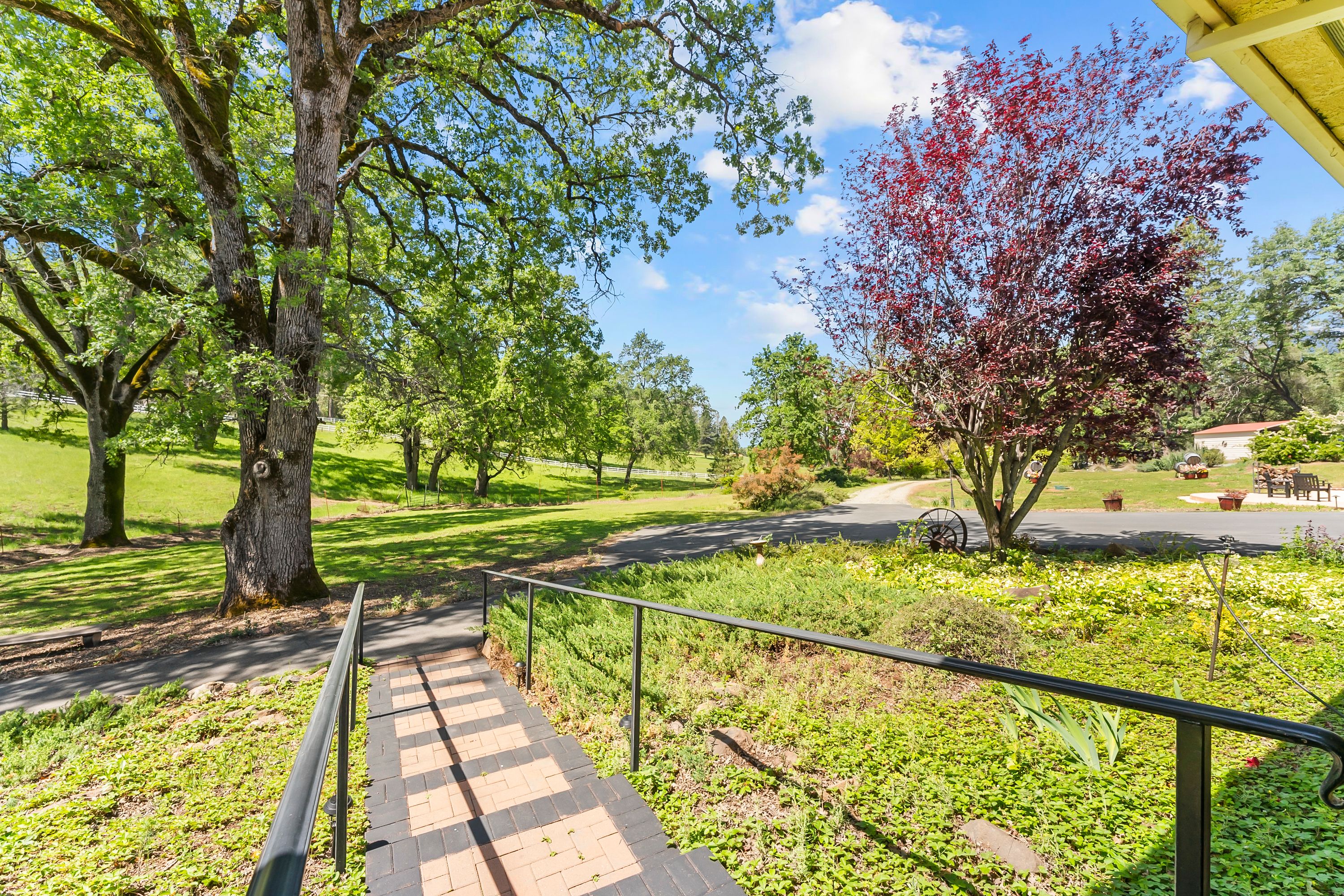  21 Acres - Gated - Renovated - 物件實景