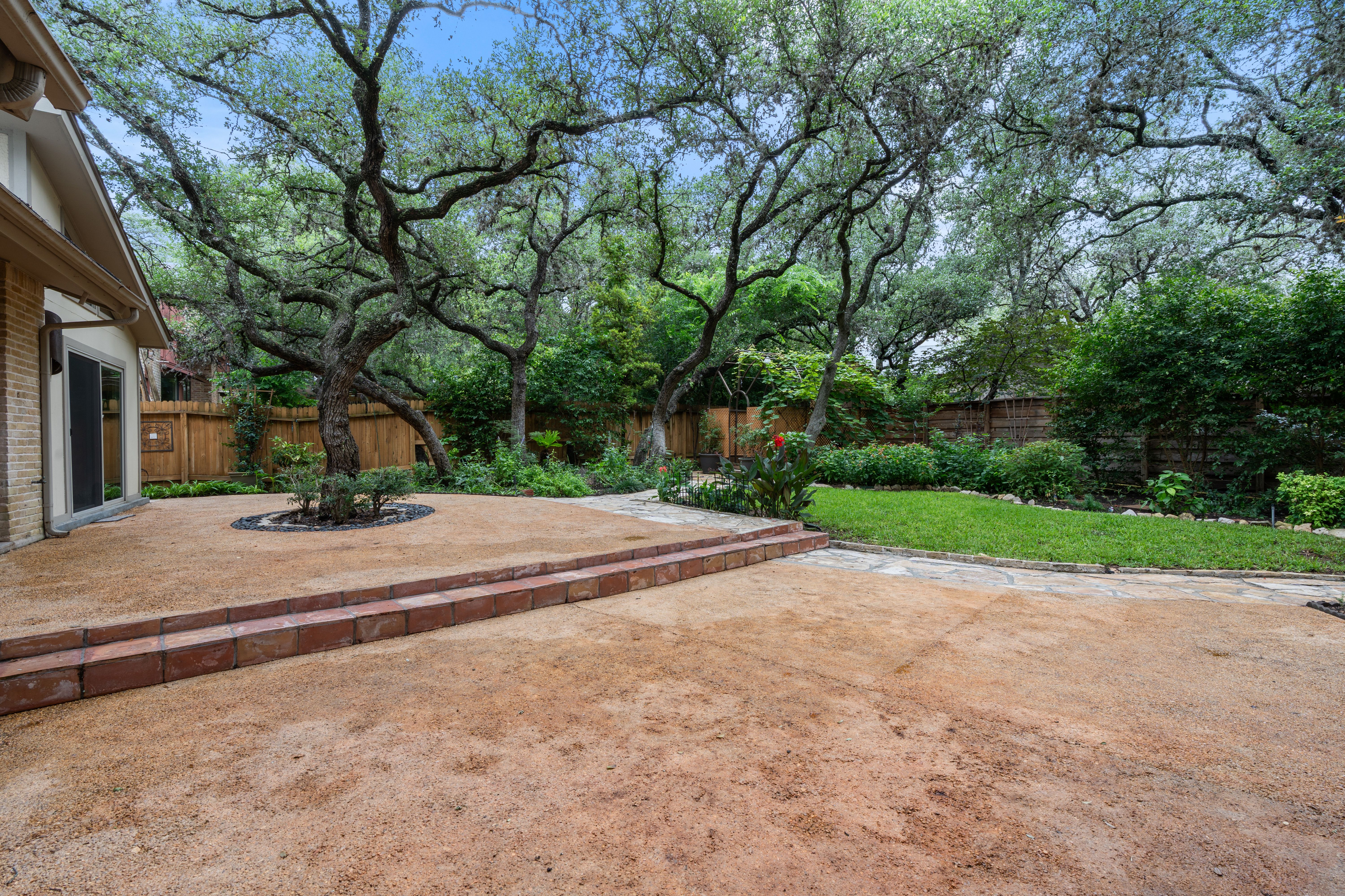  Pristine Architectural Gem in Coveted Hunters Creek - 物件實景