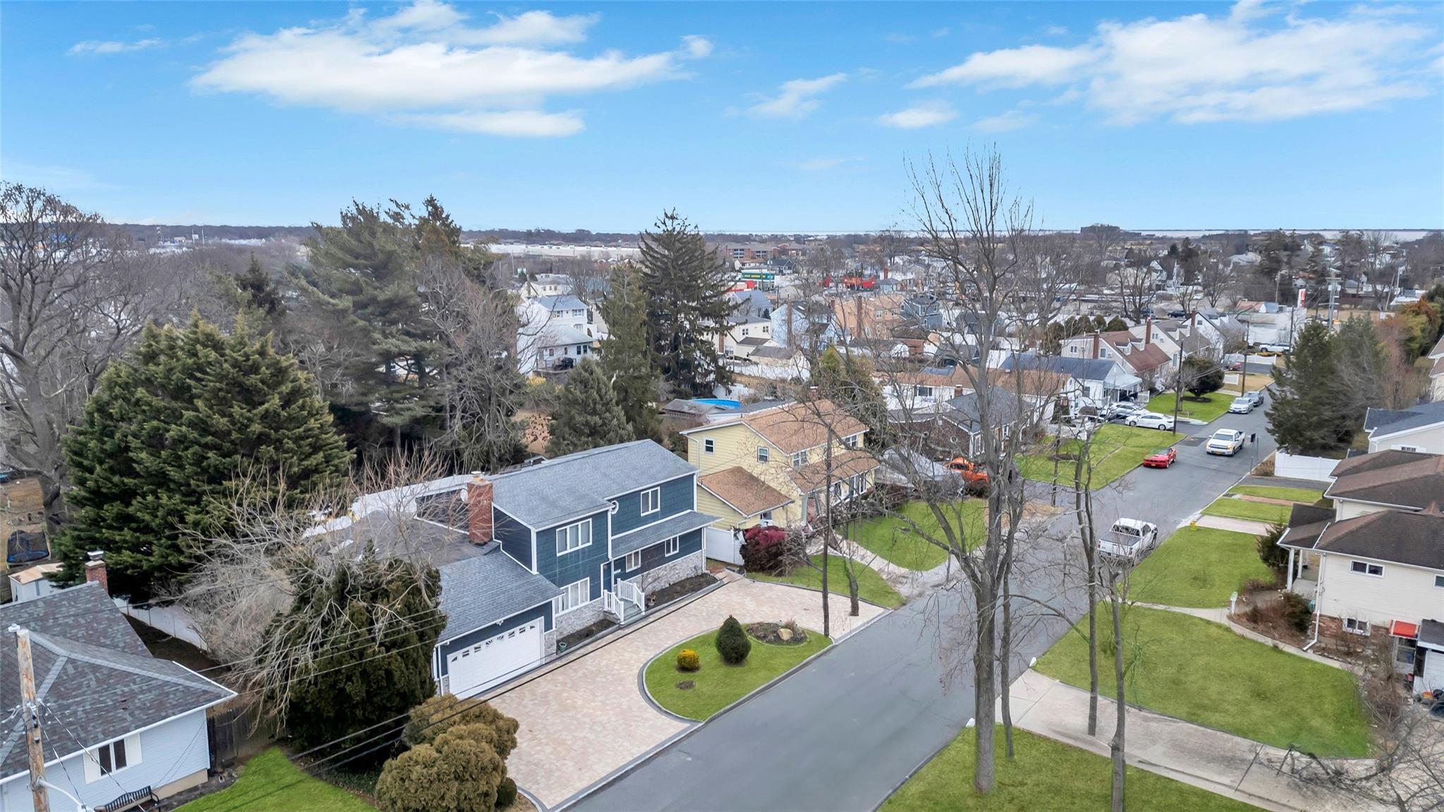 Lindenhurst, New York, 11757, United States, 5 Bedrooms Bedrooms, ,3 BathroomsBathrooms,Residential,For Sale,1707777