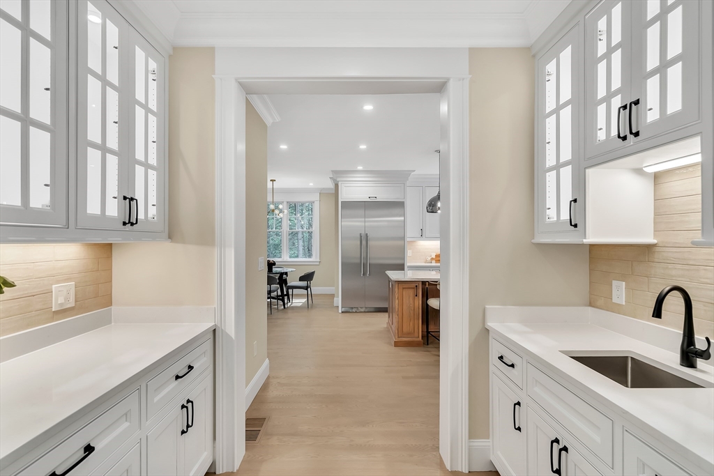 Lexington, Massachusetts, 02420, United States, 6 Bedrooms Bedrooms, ,7 BathroomsBathrooms,Residential,For Sale,1837719