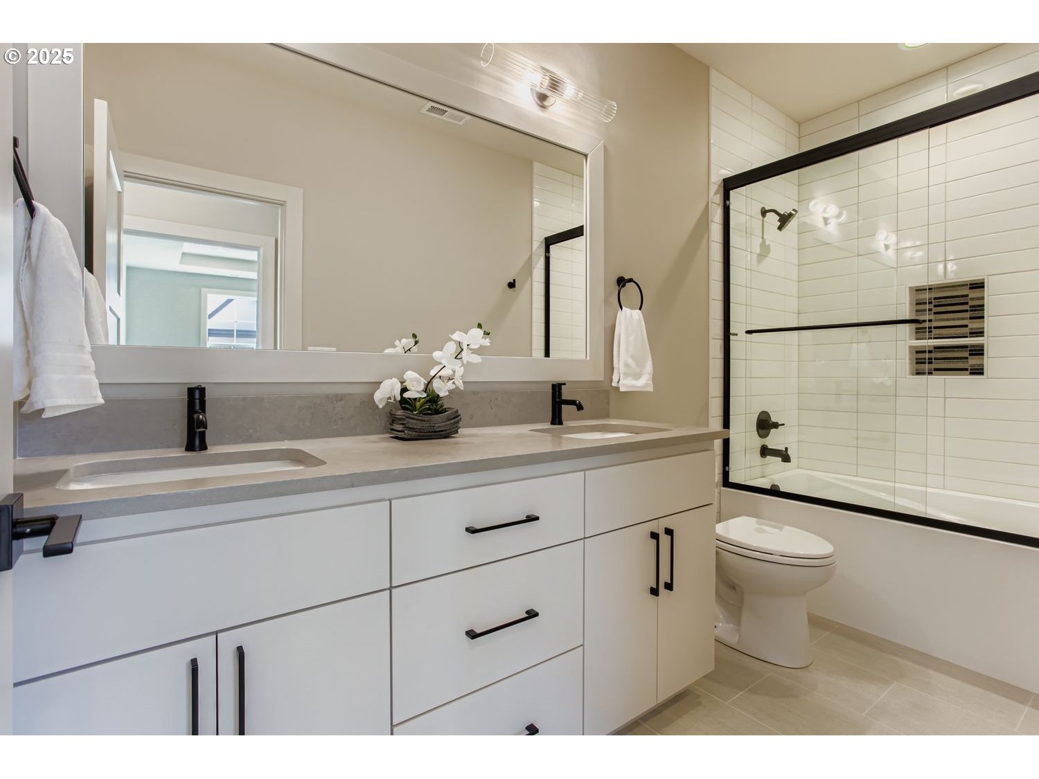 Portland, Oregon, 97229, United States, 5 Bedrooms Bedrooms, ,4 BathroomsBathrooms,Residential,For Sale,1982334