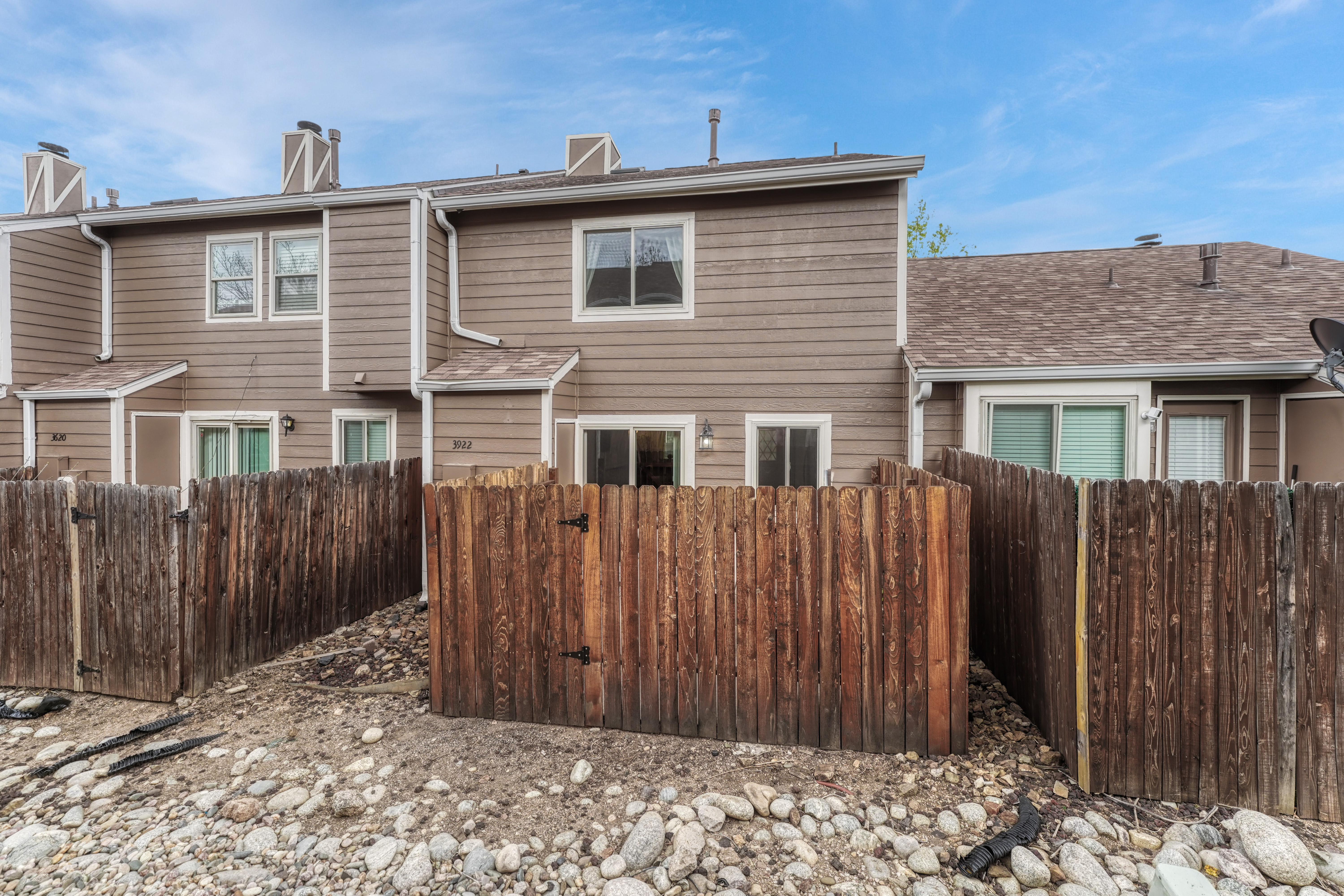  Sunlit Townhouse with Mountain Views & Private Patio - 物件實景