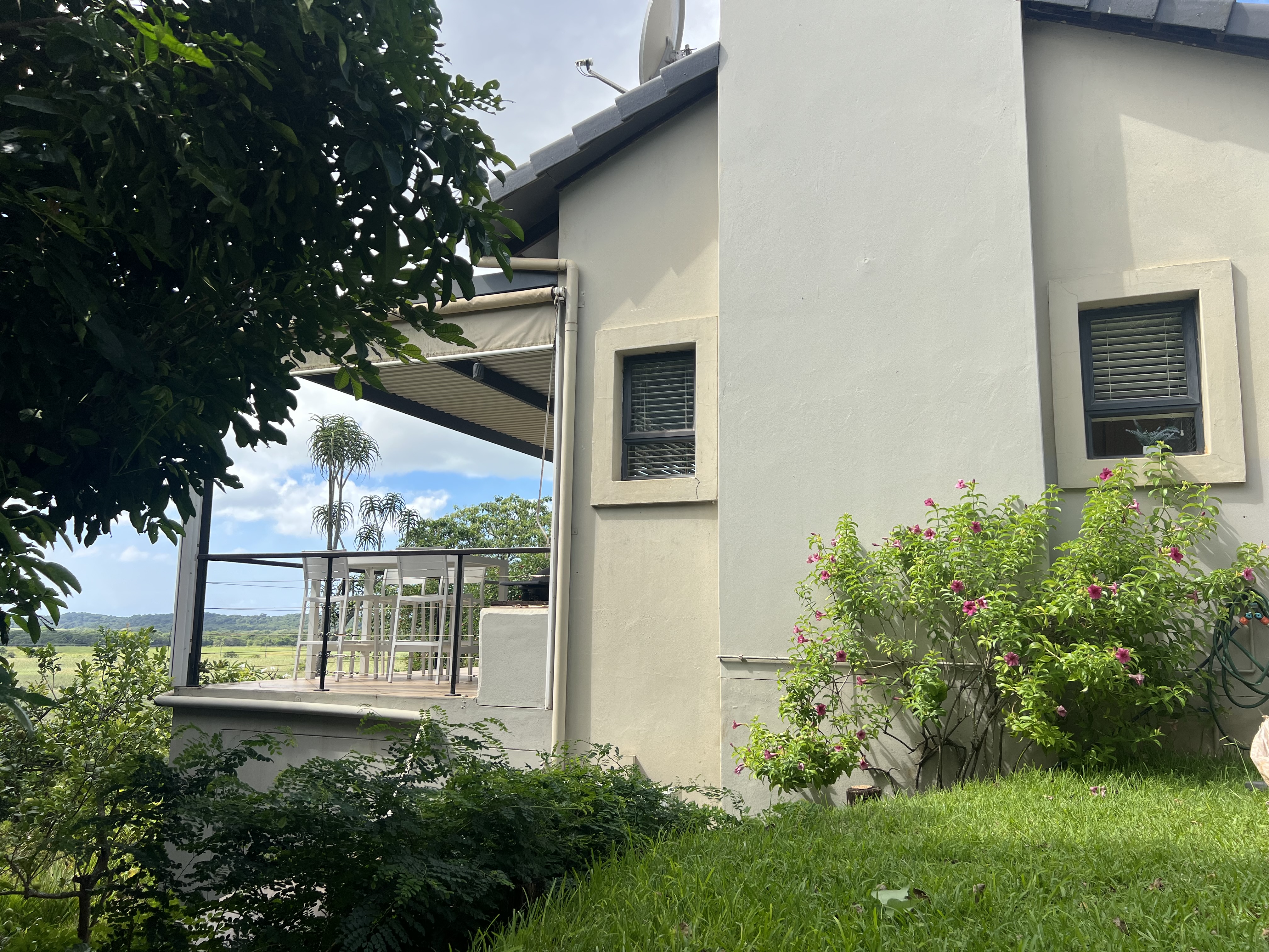  Meticulously maintained home with thoughtfully curated living spaces - 物件實景