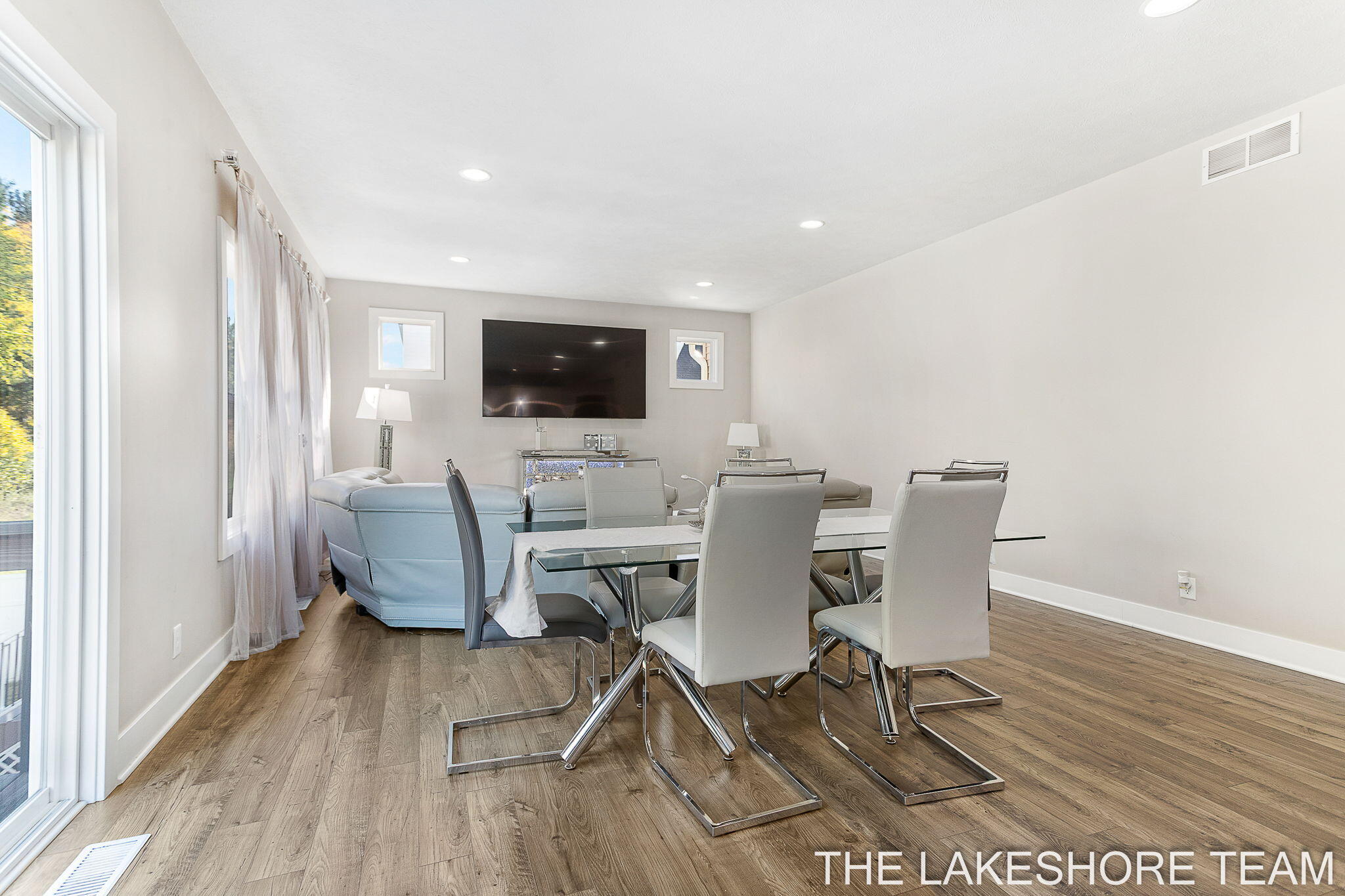 Holland, Michigan, 49424, United States, 5 Bedrooms Bedrooms, ,4 BathroomsBathrooms,Residential,For Sale,1973082