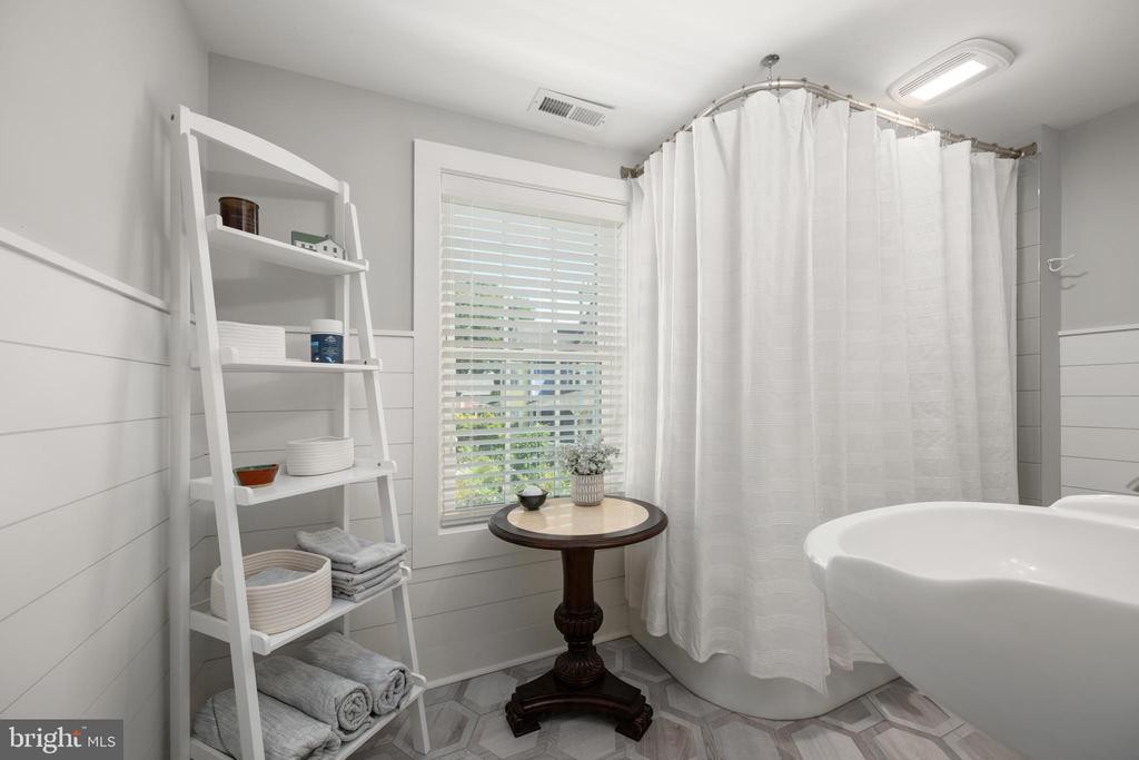 Milton, Delaware, 19968, United States, 4 Bedrooms Bedrooms, ,3 BathroomsBathrooms,Residential,For Sale,1901176