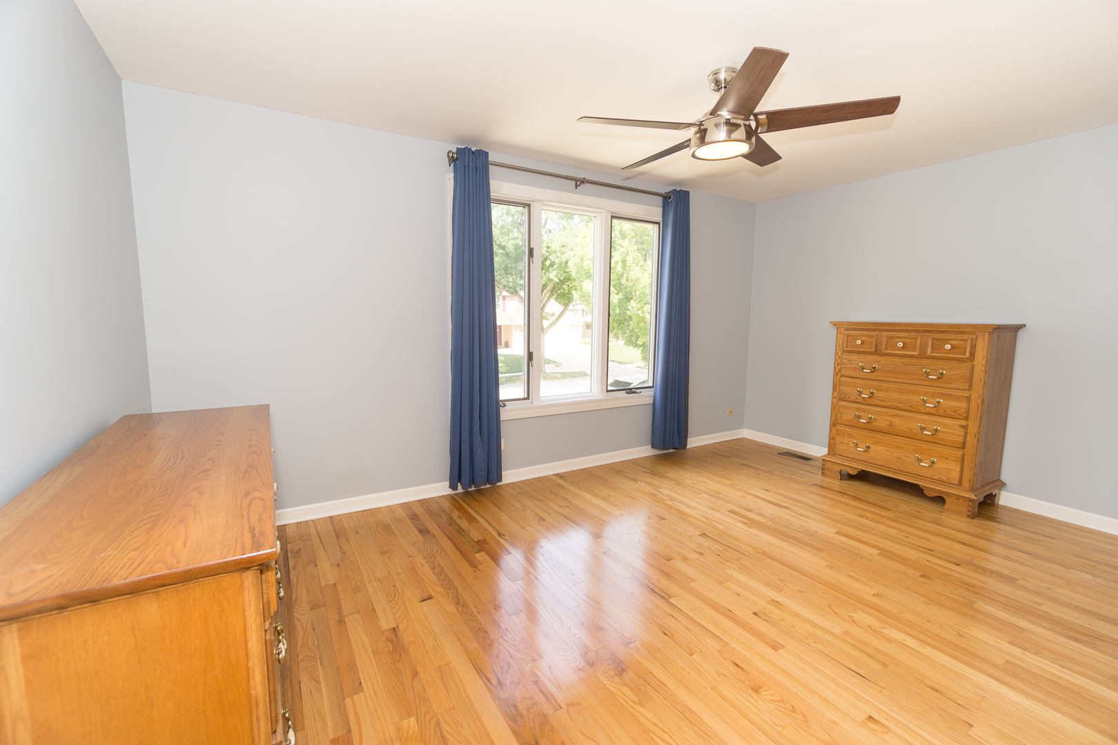 Arlington Heights, Illinois, 60005, United States, 5 Bedrooms Bedrooms, ,3 BathroomsBathrooms,Residential,For Sale,1921058