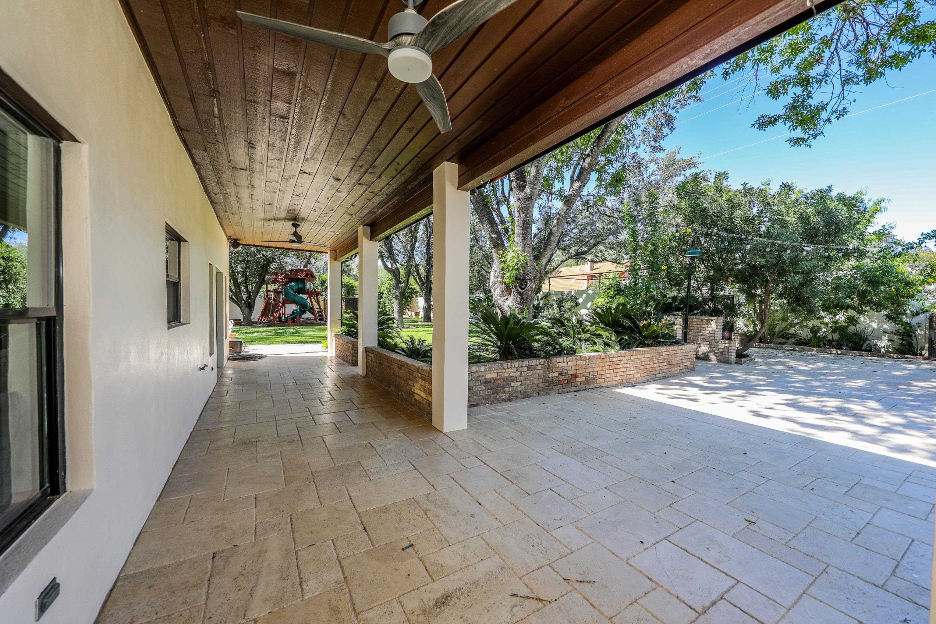 Laredo, Texas, 78041, United States, 4 Bedrooms Bedrooms, ,5 BathroomsBathrooms,Residential,For Sale,1989337