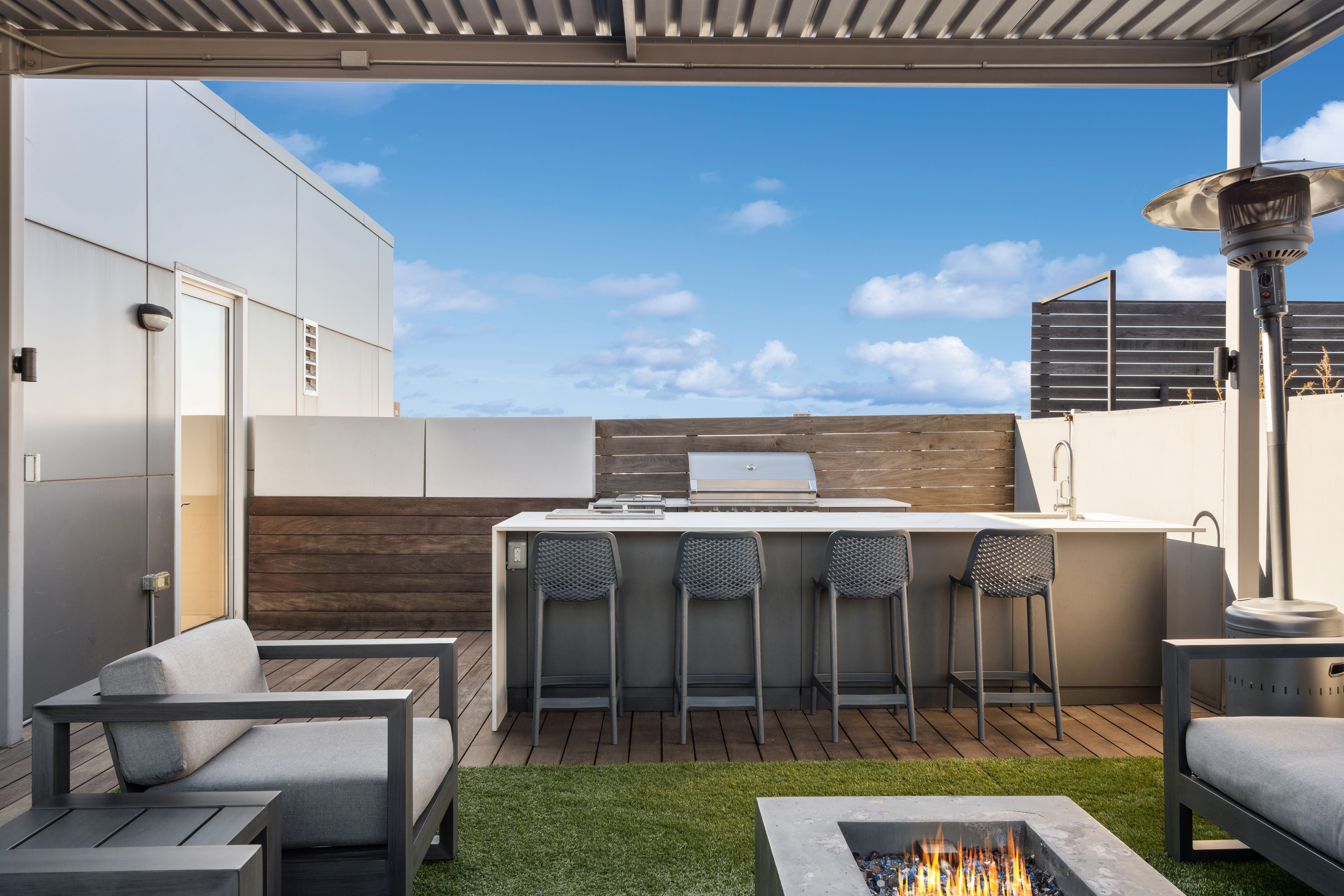  Perfect Combination of Location, Views and Modern Elegance - 物件實景