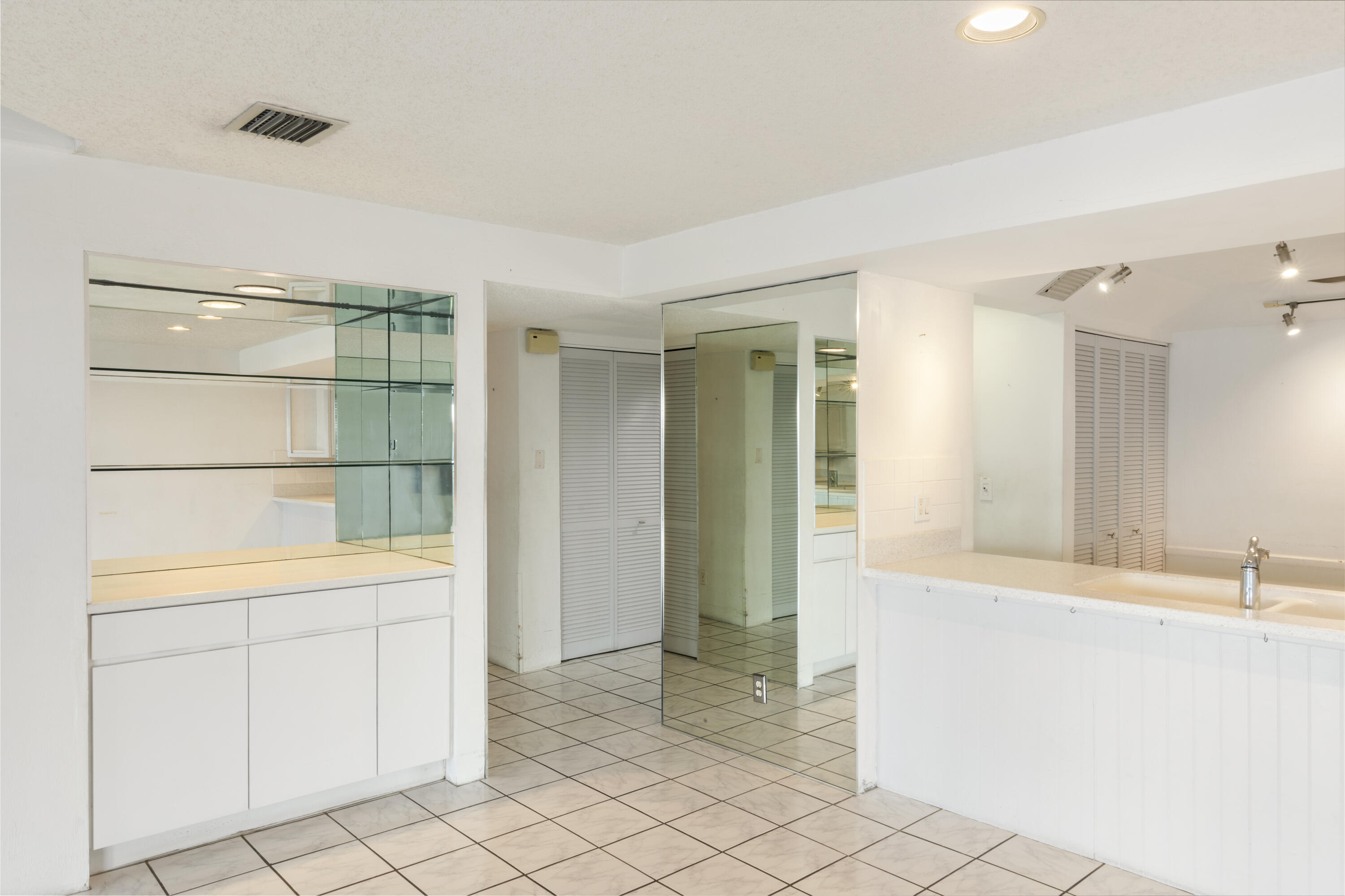 KEY WEST, Florida, 33040, United States, 2 Bedrooms Bedrooms, ,2 BathroomsBathrooms,Residential,For Sale,1821203