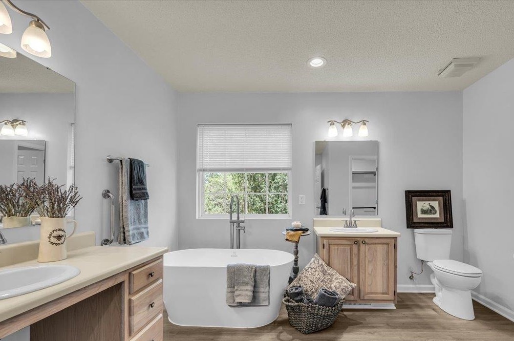 Moore, South Carolina, 29369, United States, 5 Bedrooms Bedrooms, ,4 BathroomsBathrooms,Residential,For Sale,2010805