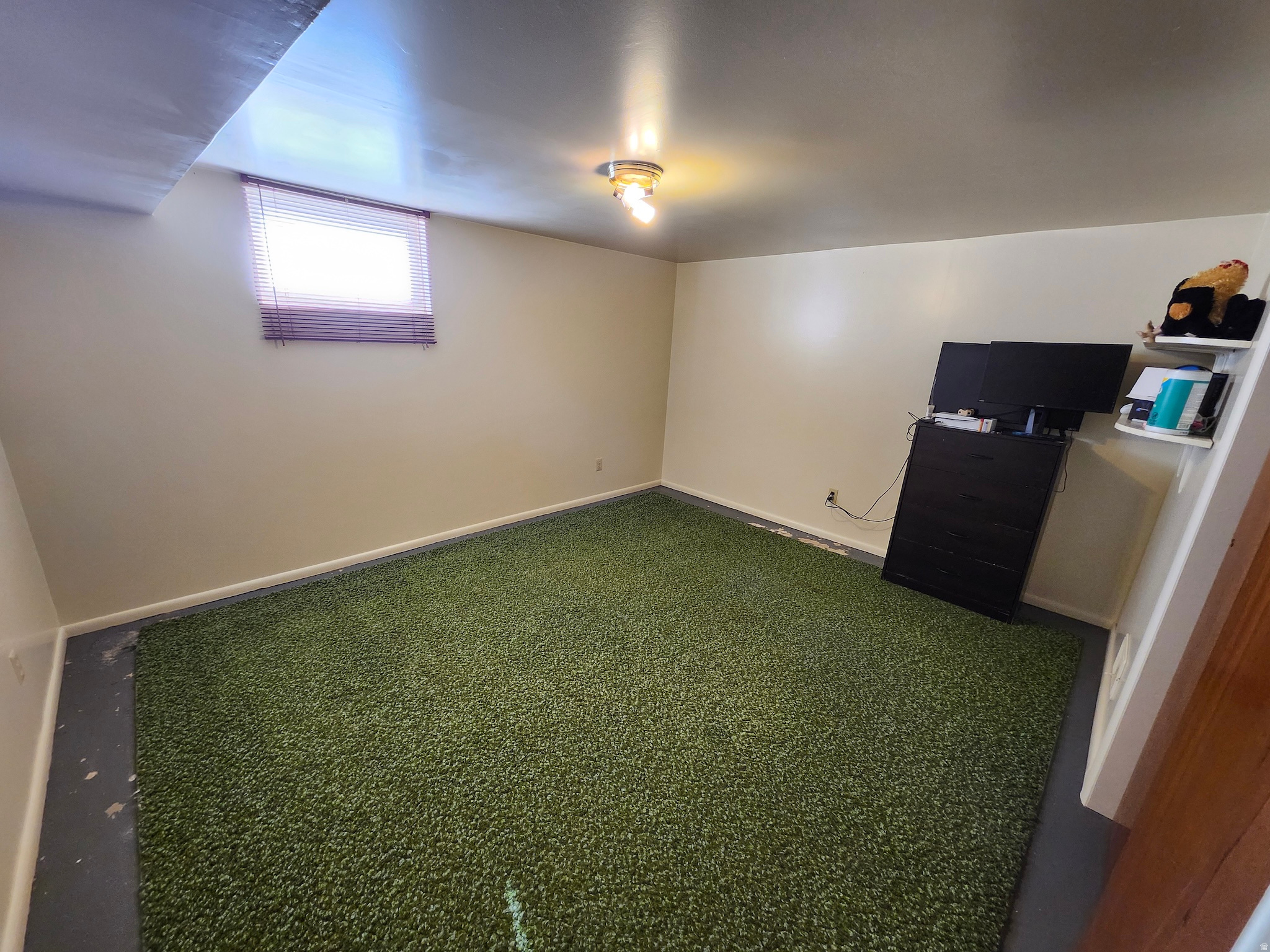 Morgan, Utah, 84050, United States, 5 Bedrooms Bedrooms, ,1 BathroomBathrooms,Residential,For Sale,1991972