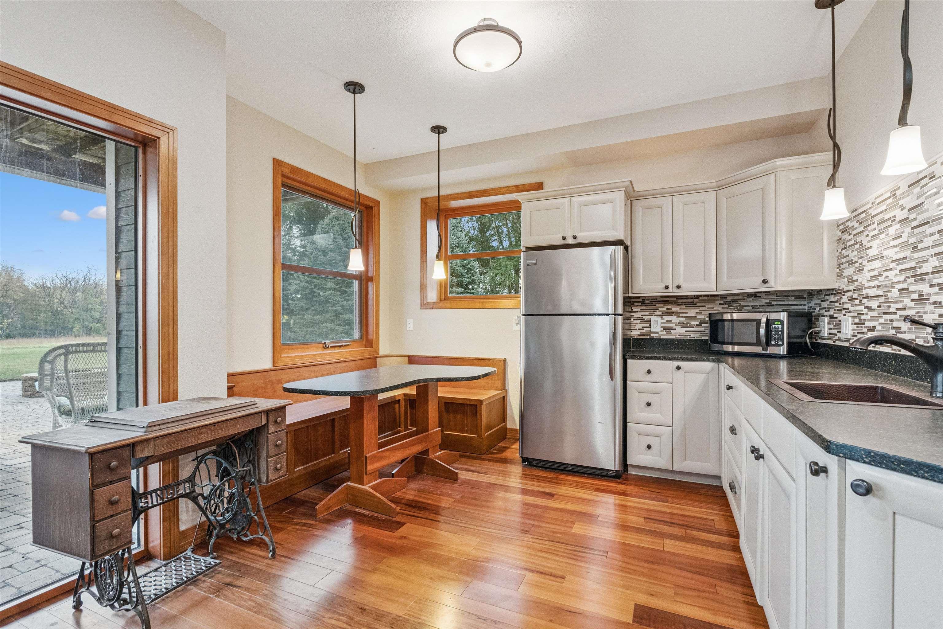 Waverly, Iowa, 50677, United States, 4 Bedrooms Bedrooms, ,4 BathroomsBathrooms,Residential,For Sale,1974808