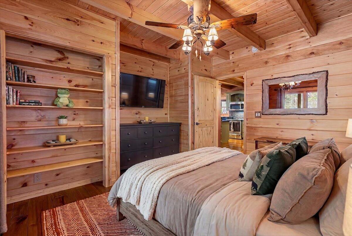 Tellico Plains, Tennessee, 37385, United States, 3 Bedrooms Bedrooms, ,3 BathroomsBathrooms,Residential,For Sale,2034978