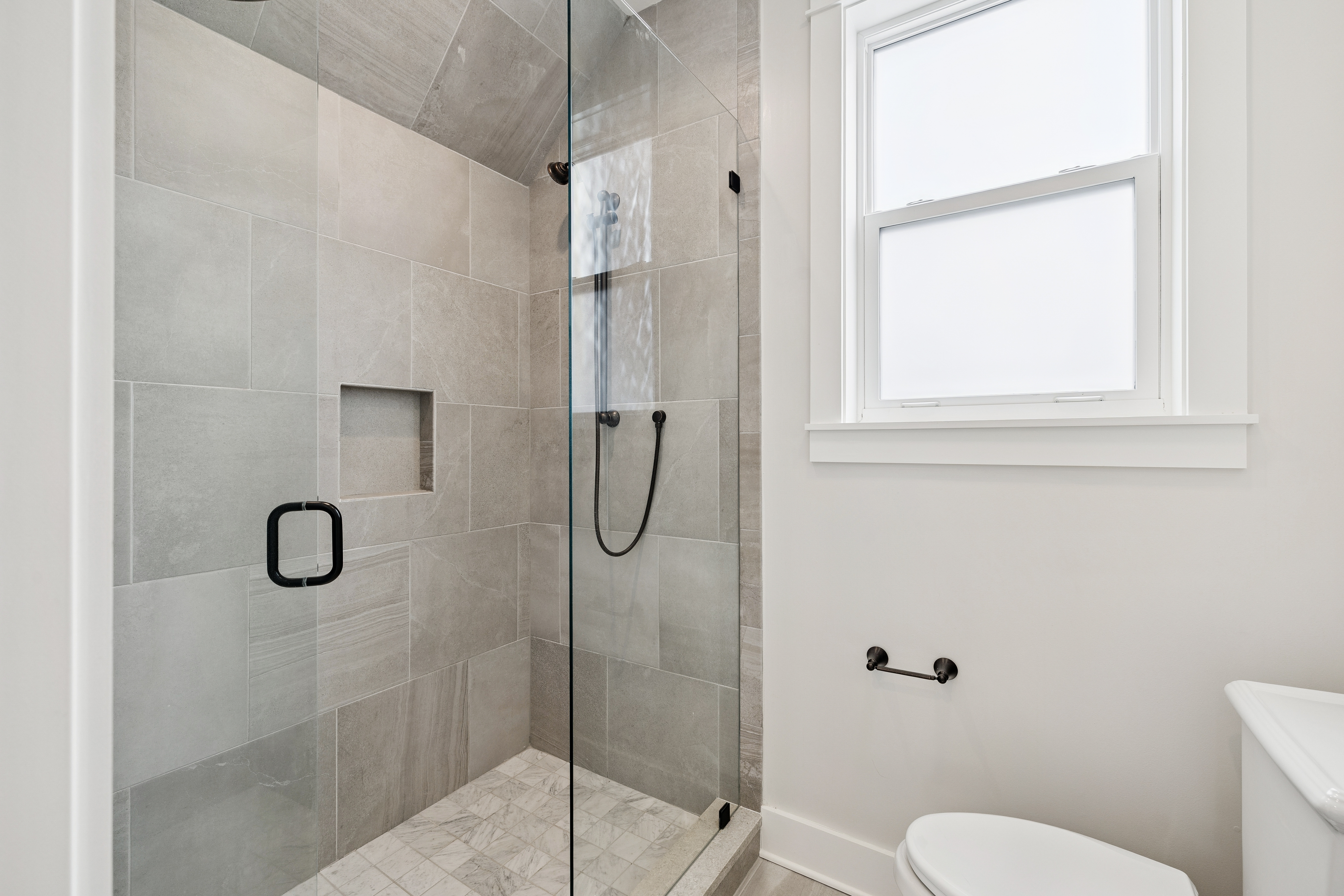  Multi-Level Refined Coastal Home In Gated Community Near Beach Access - 物件實景