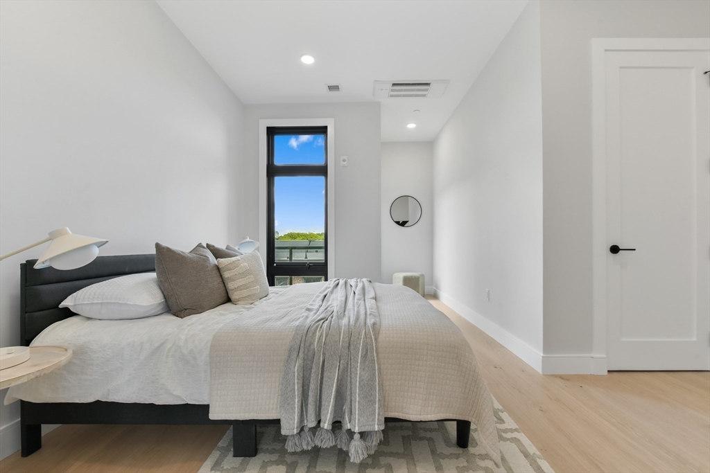 Brookline, Massachusetts, 02446, United States, 3 Bedrooms Bedrooms, ,4 BathroomsBathrooms,Residential,For Sale,1975462